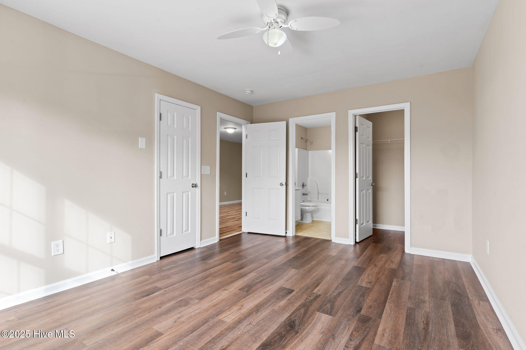 100542570 | Photo 35