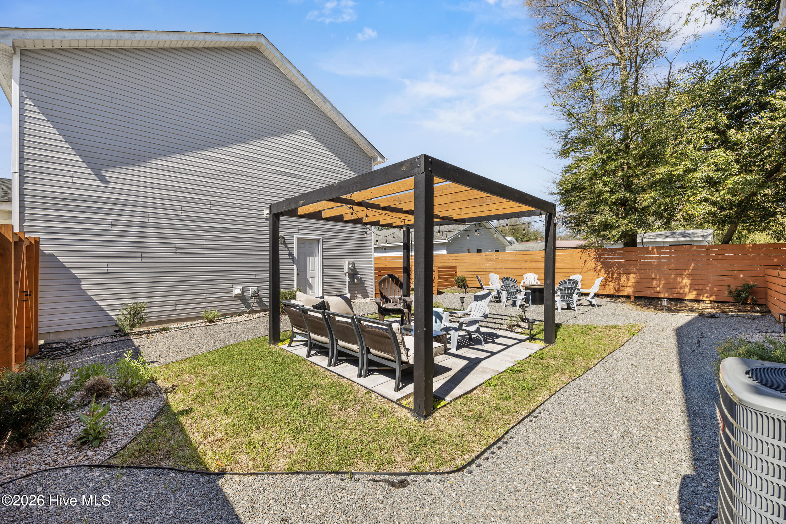 100563466 | Photo 25