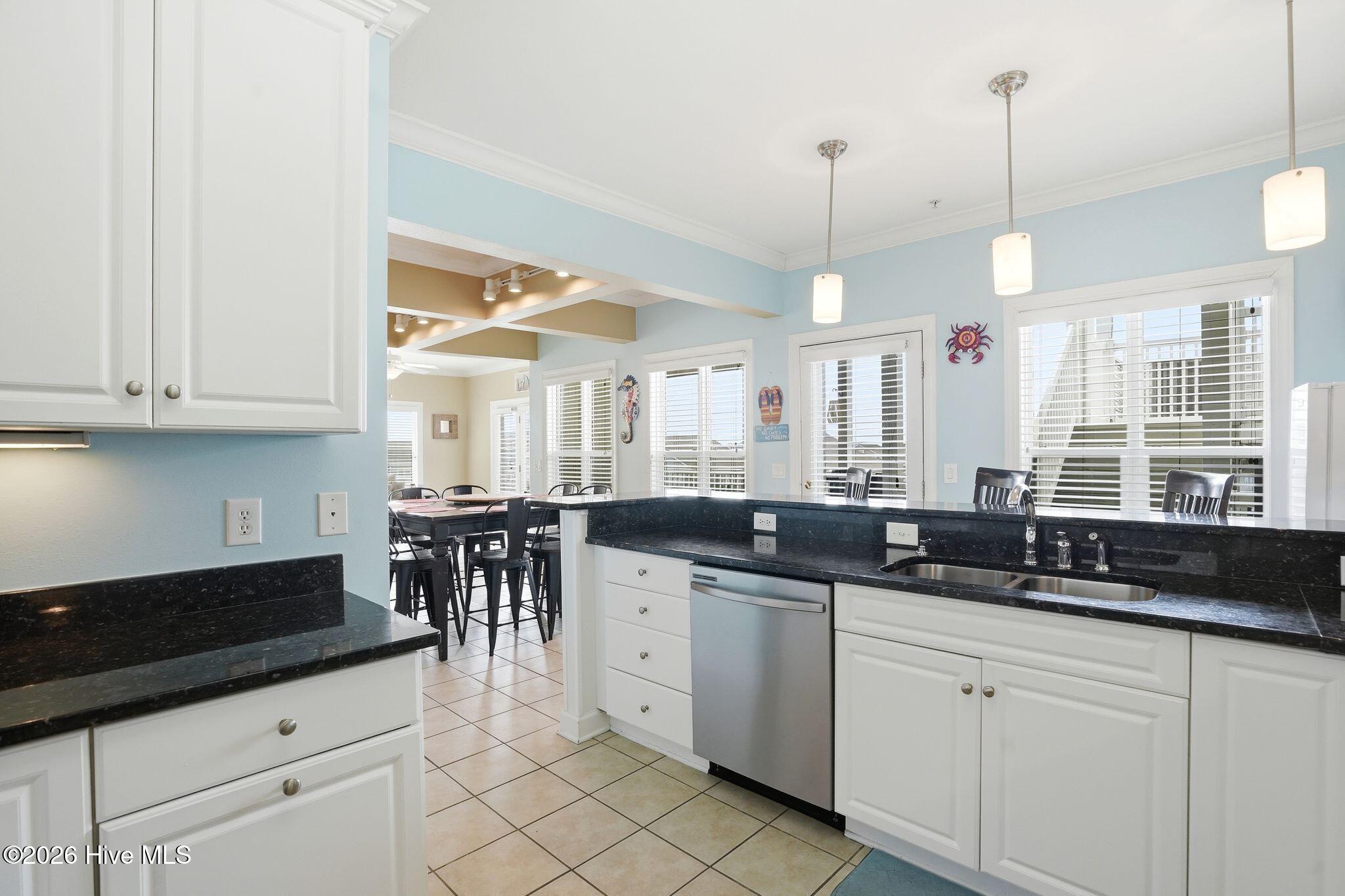 100560222 | Photo 13