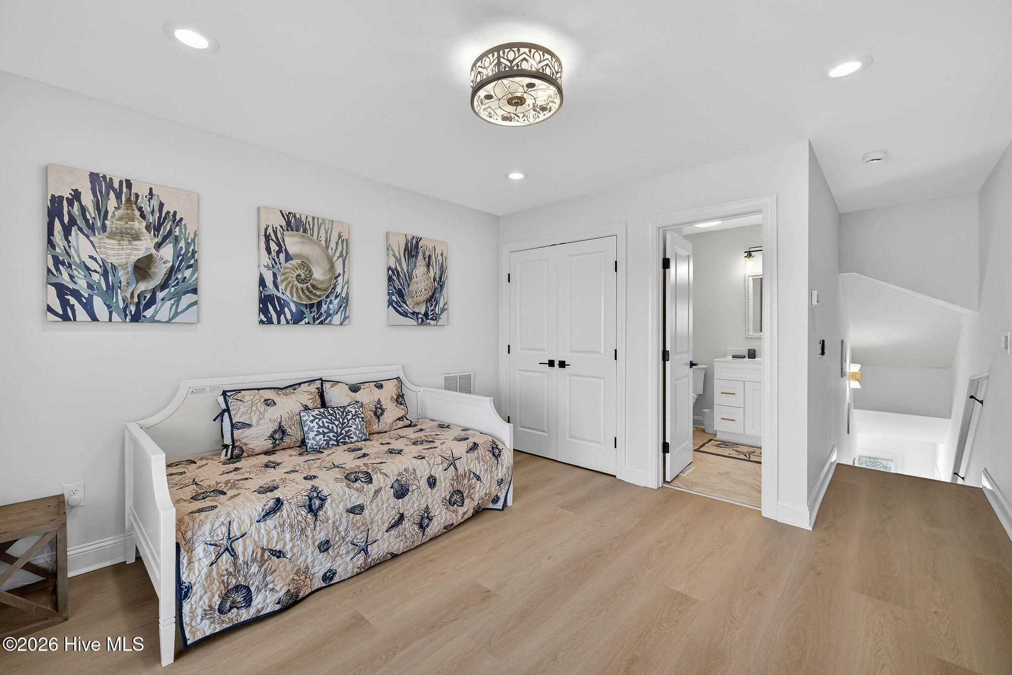 100565526 | Photo 52