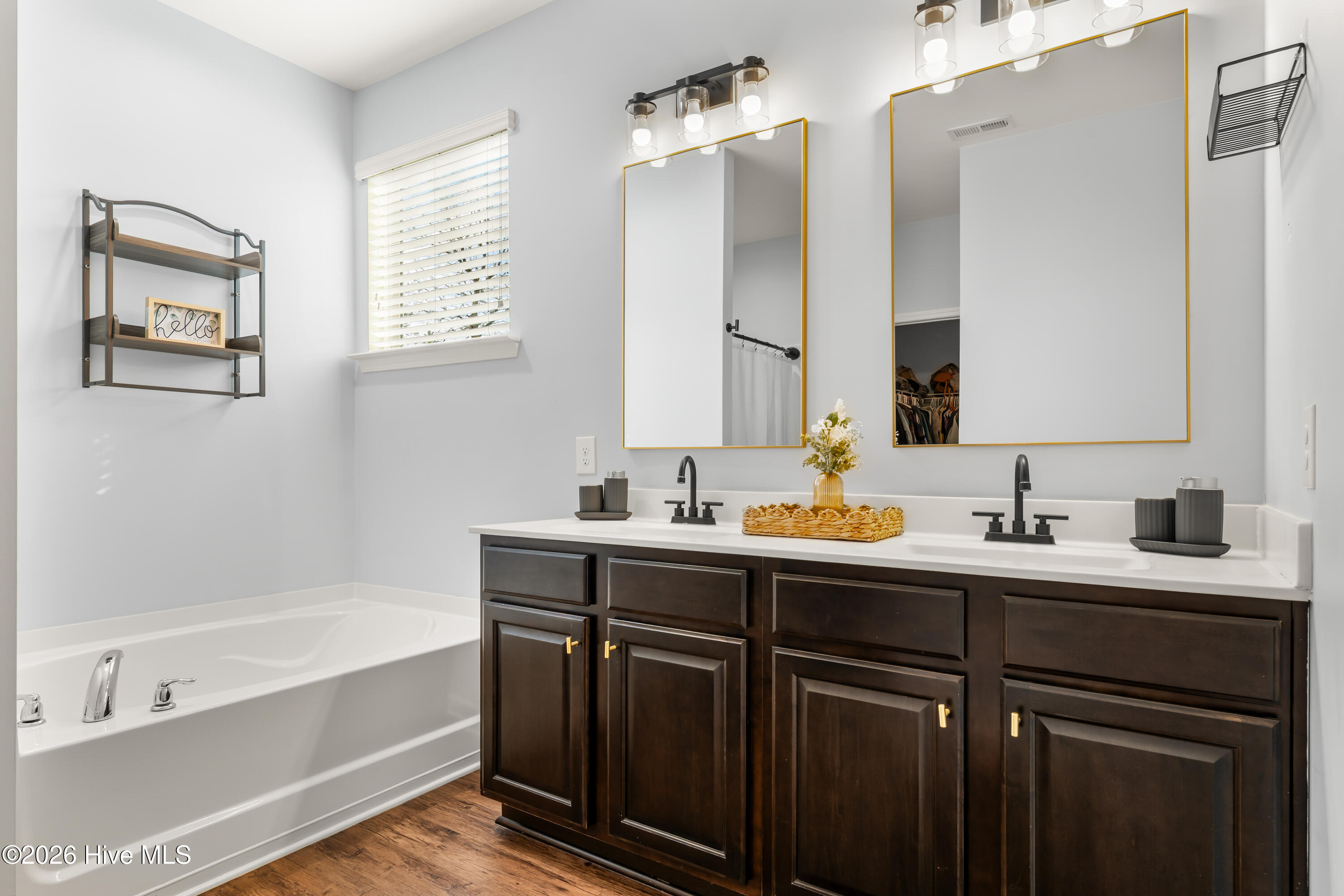 100552885 | Photo 16