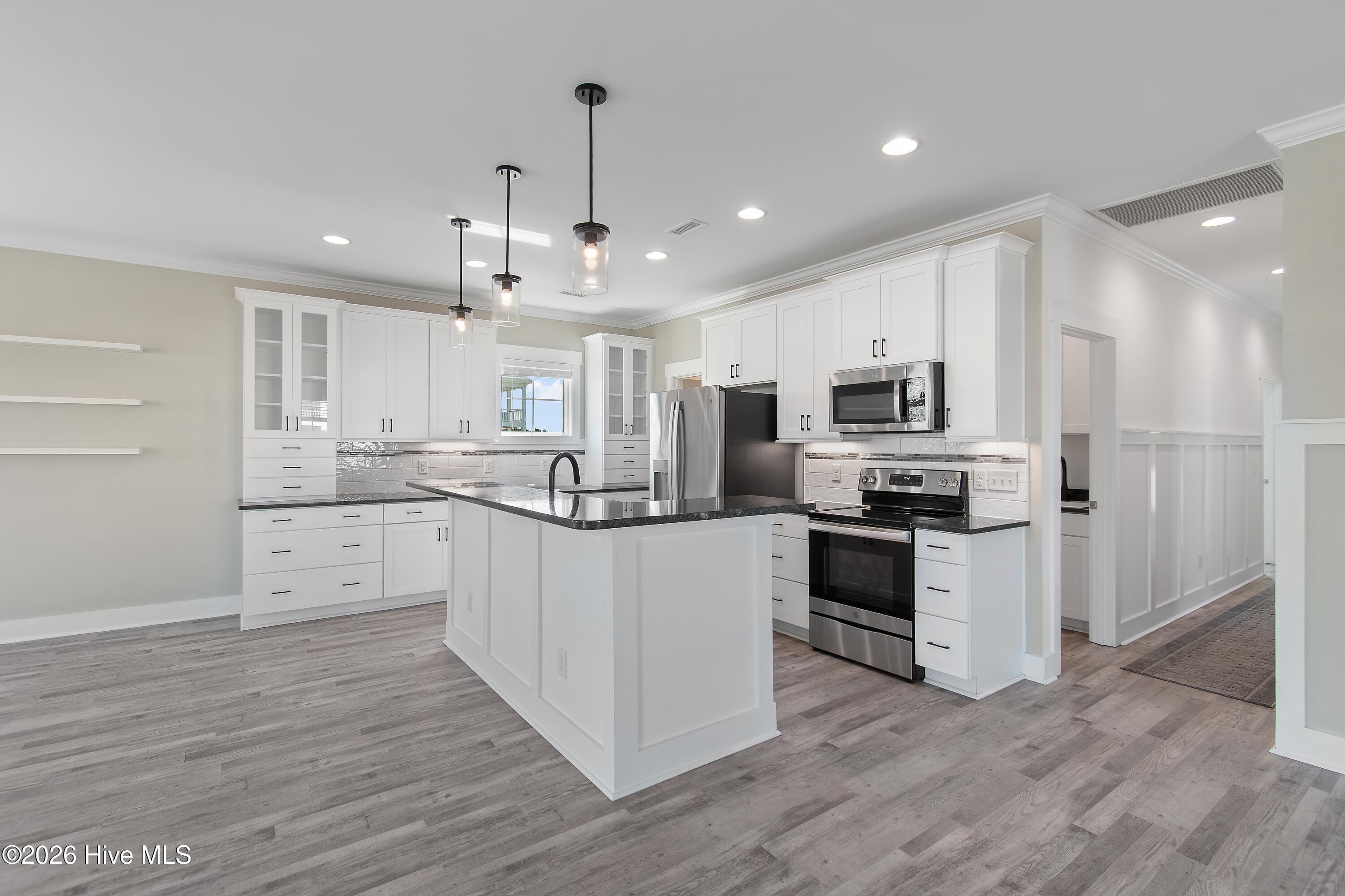 100567916 | Photo 22