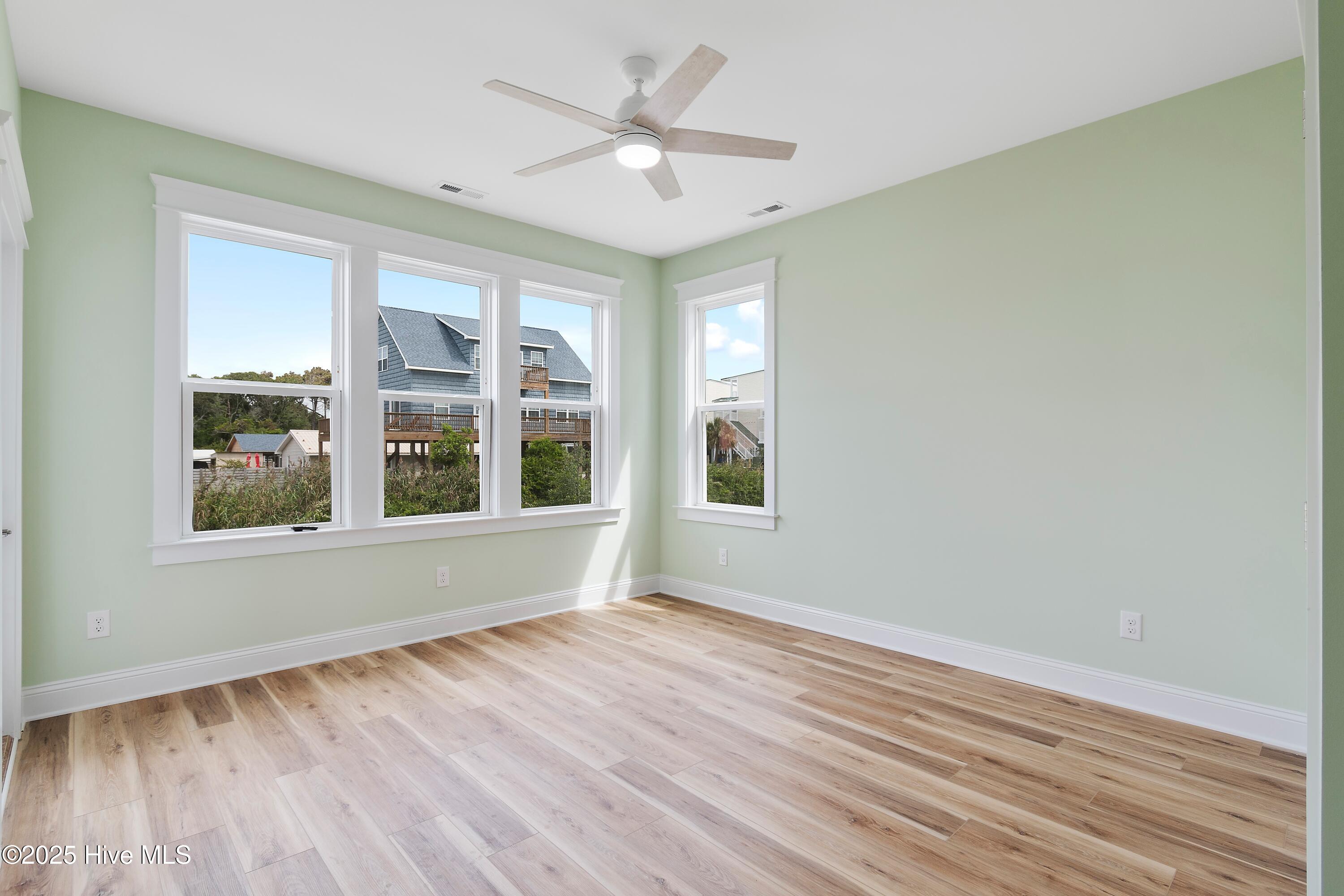 100549252 | Photo 47