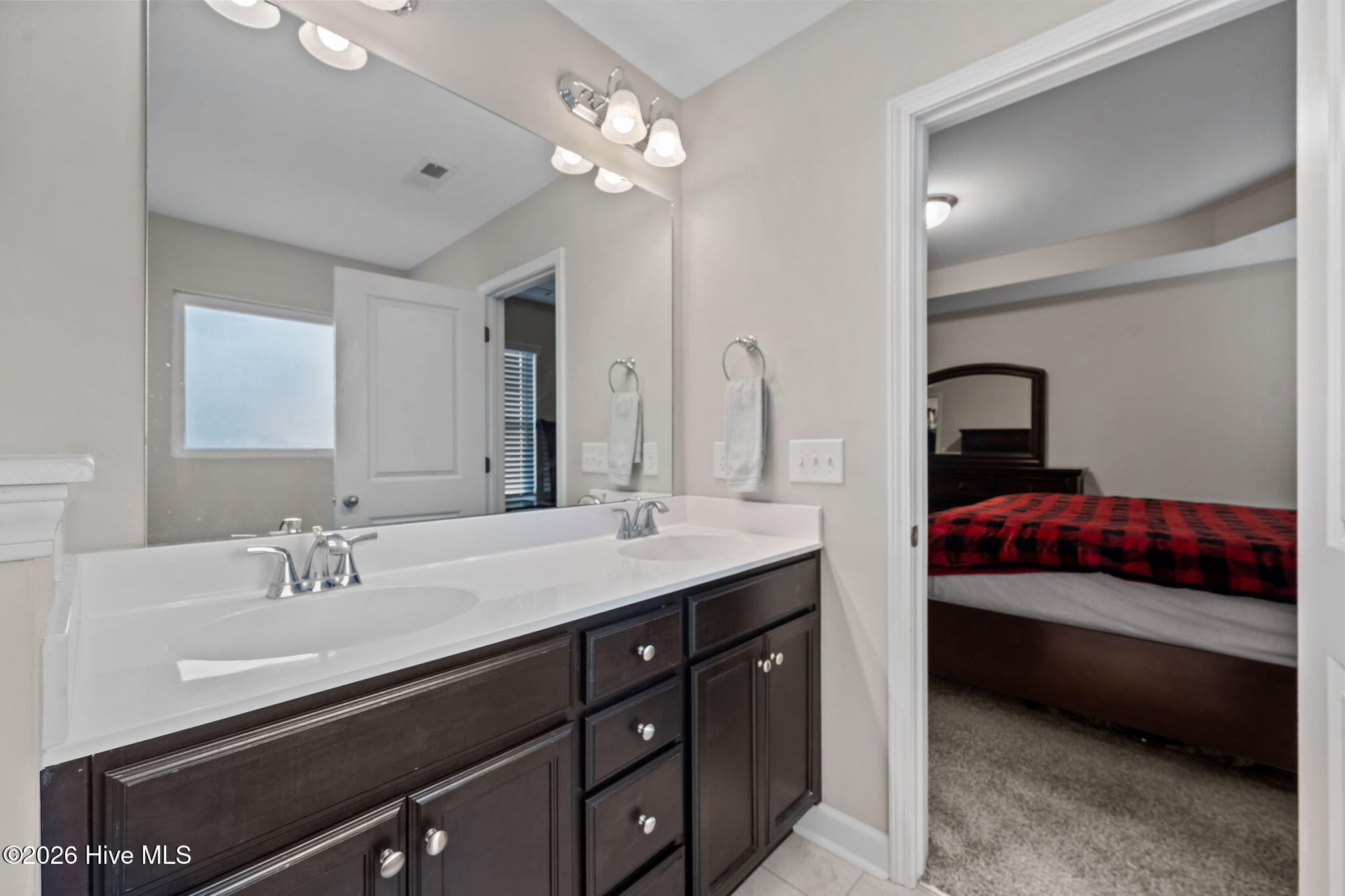 100548485 | Photo 24