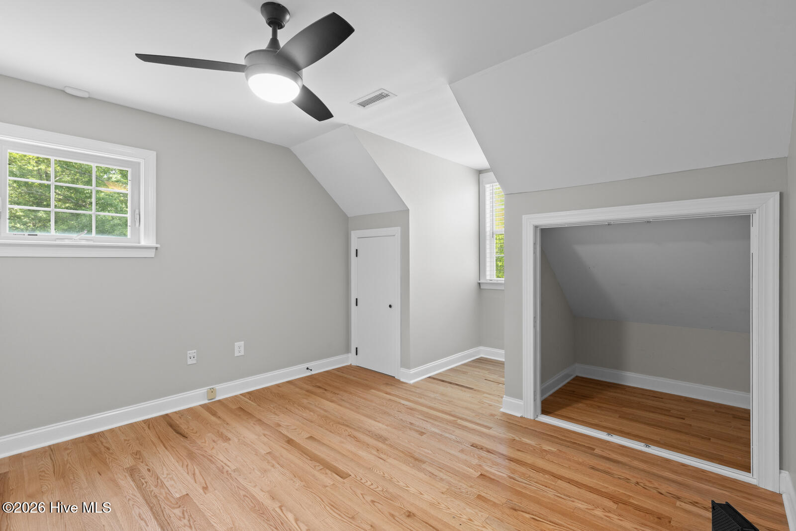 100569189 | Photo 41