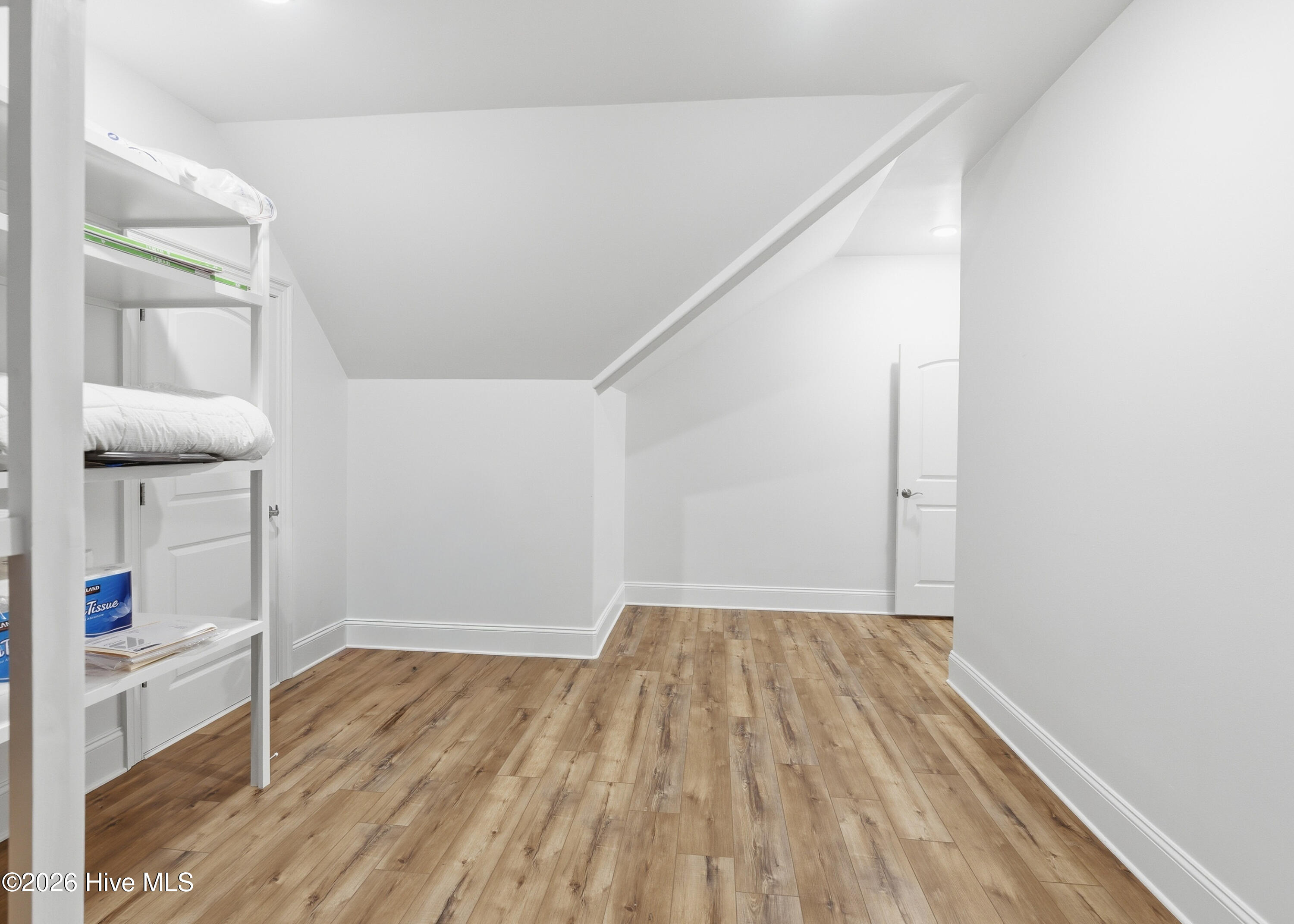 100569454 | Photo 55