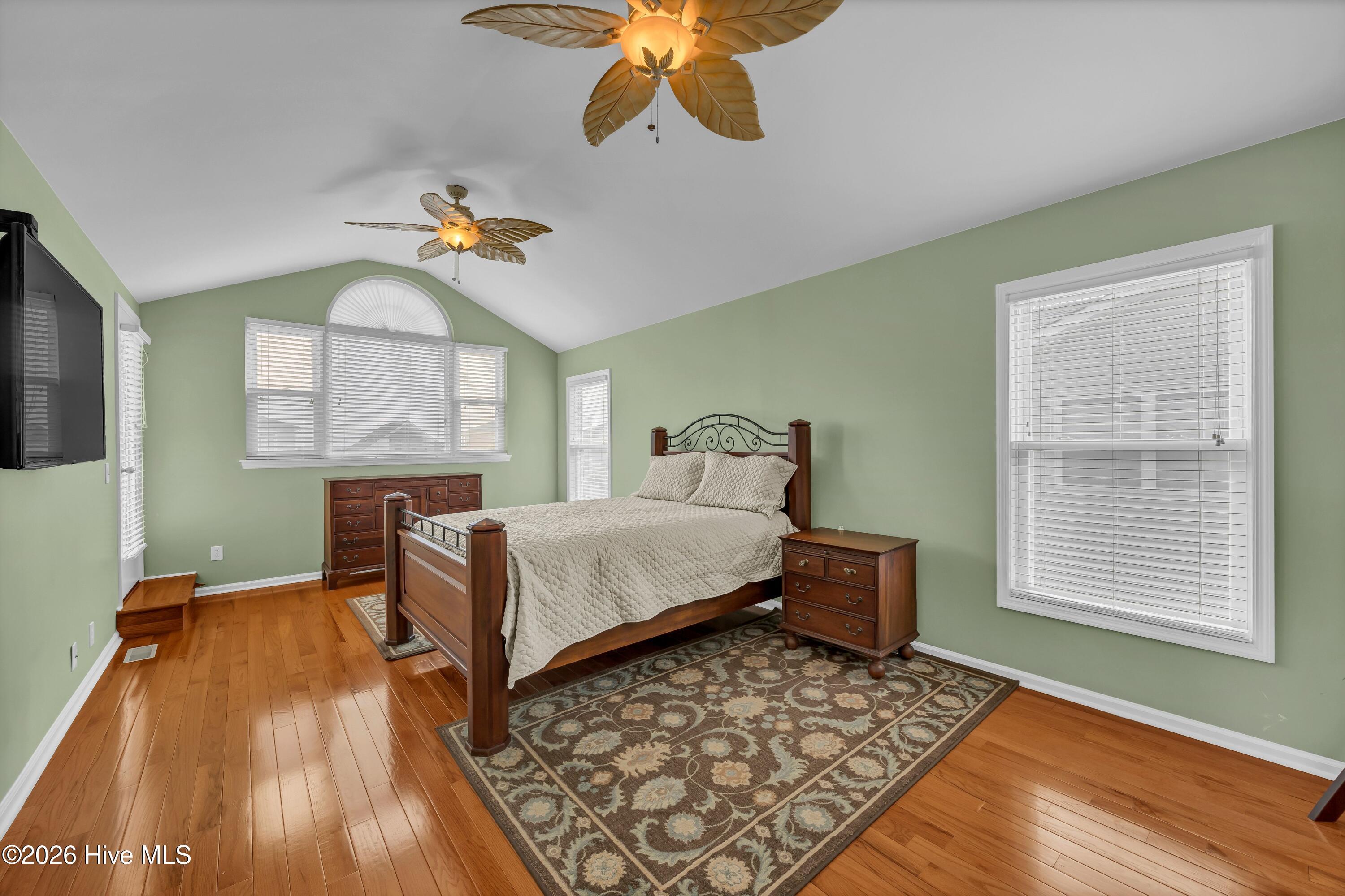 100556301 | Photo 16