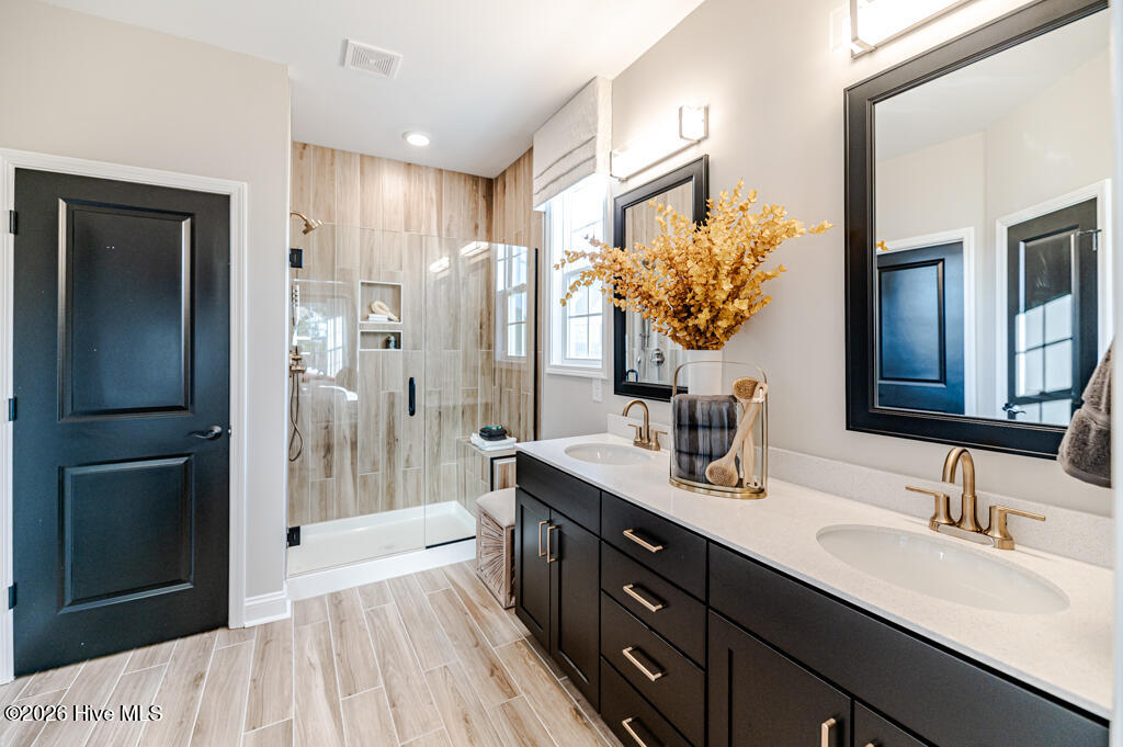 100538583 | Photo 23