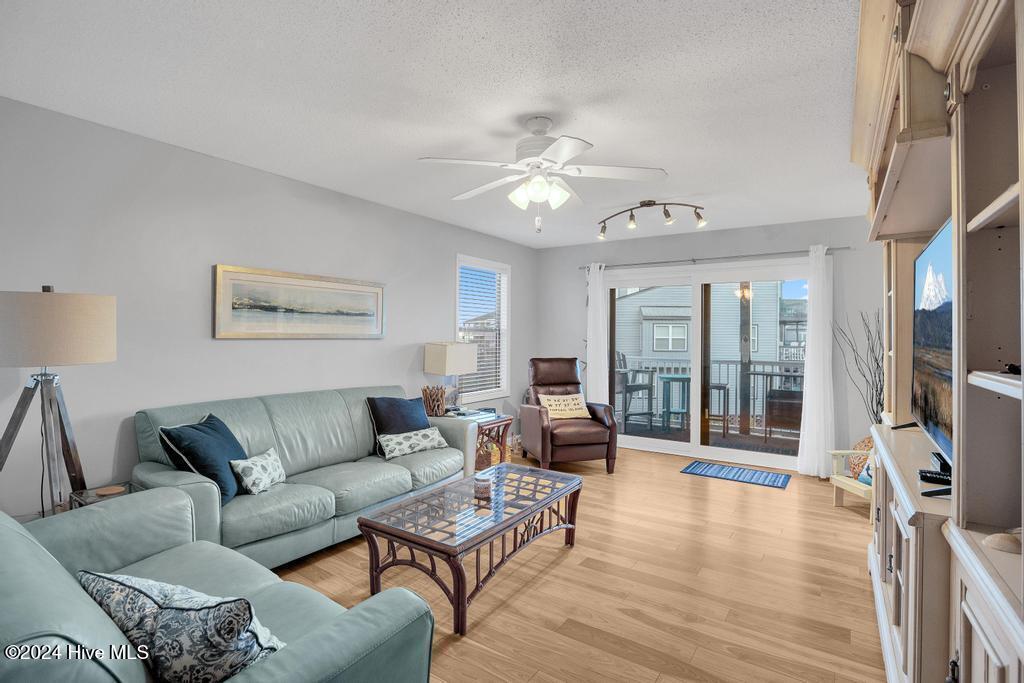 100556317 | Photo 10