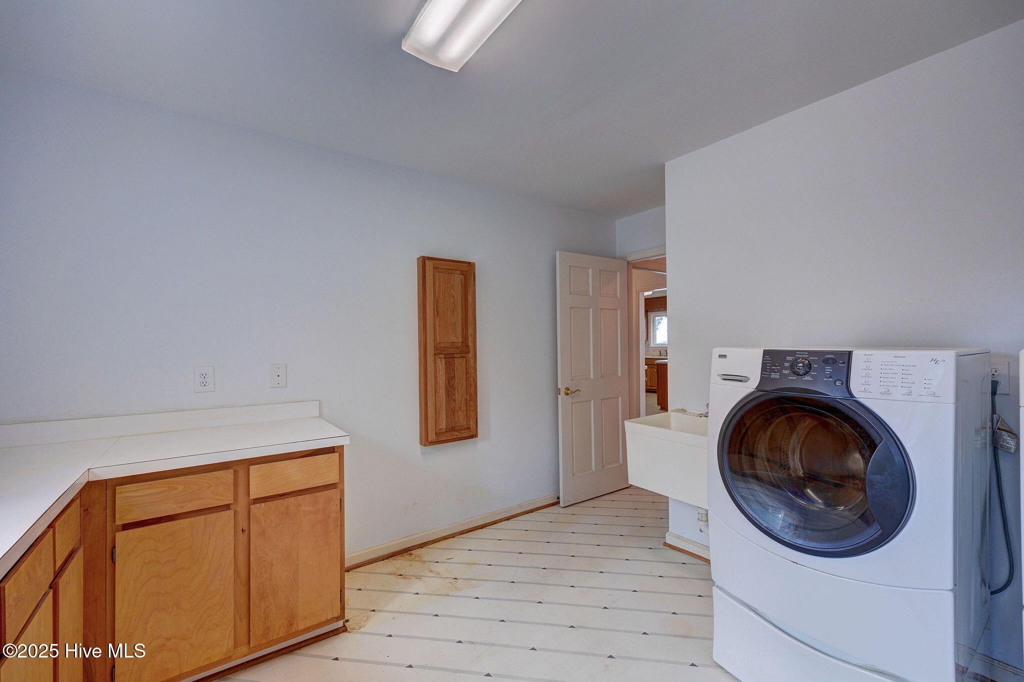 100523960 | Photo 23