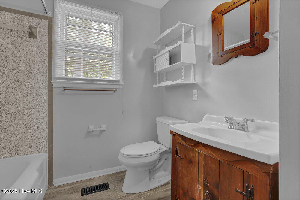 100520937 | Photo 16