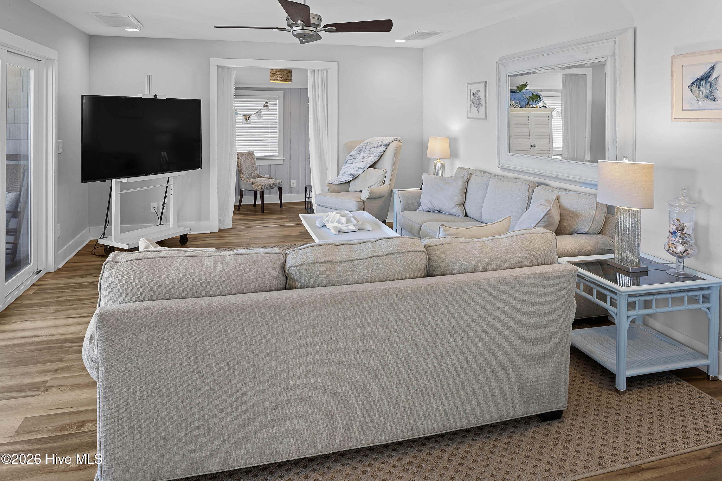 100550780 | Photo 15