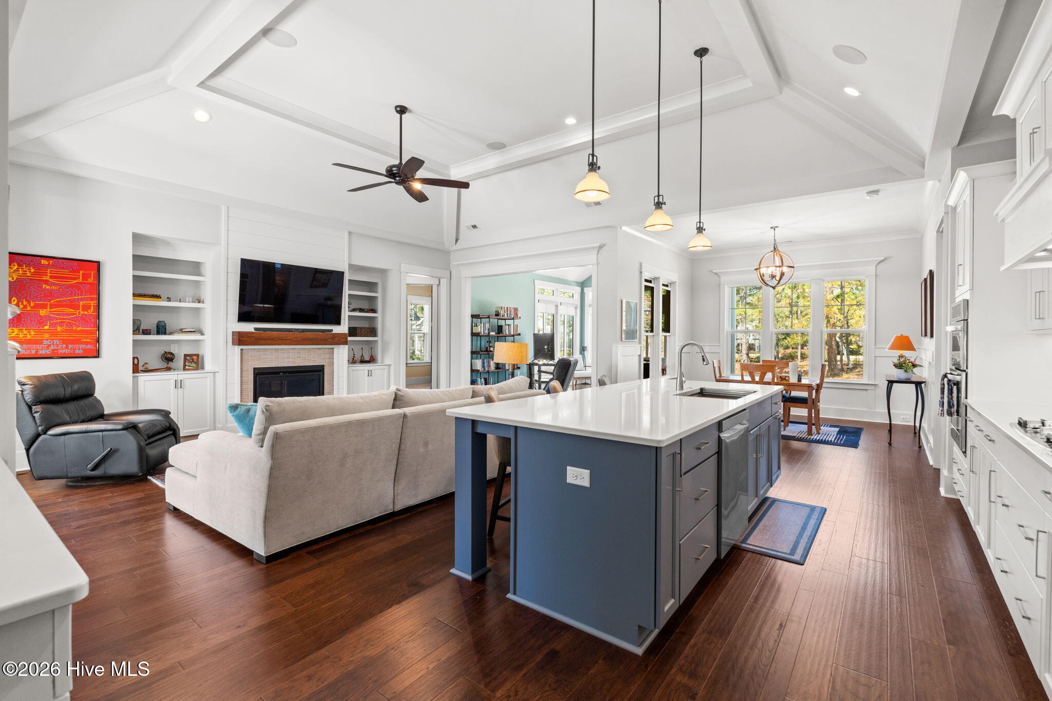 100564943 | Photo 11