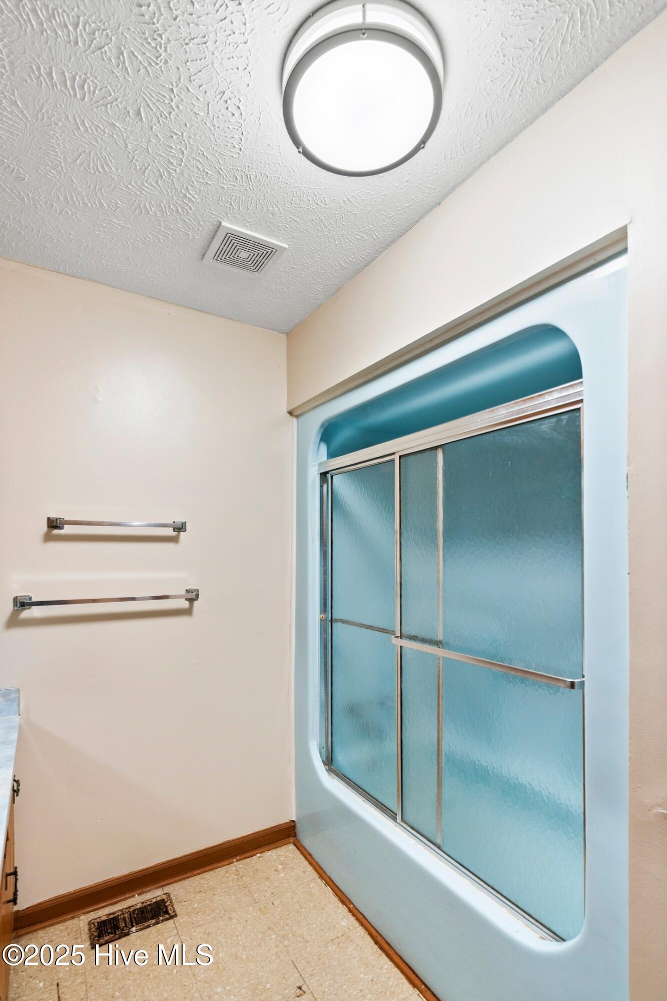 100528084 | Photo 25