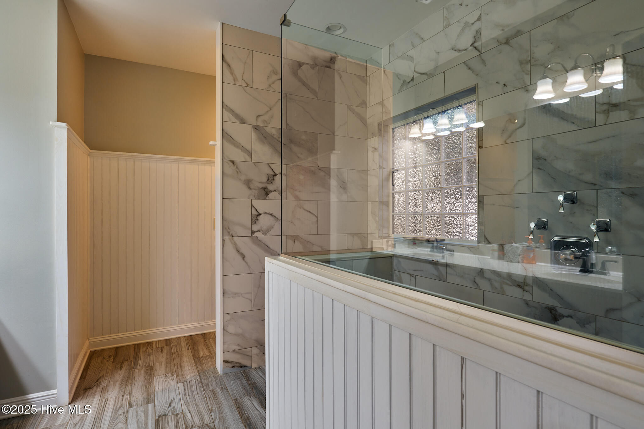 100542410 | Photo 20