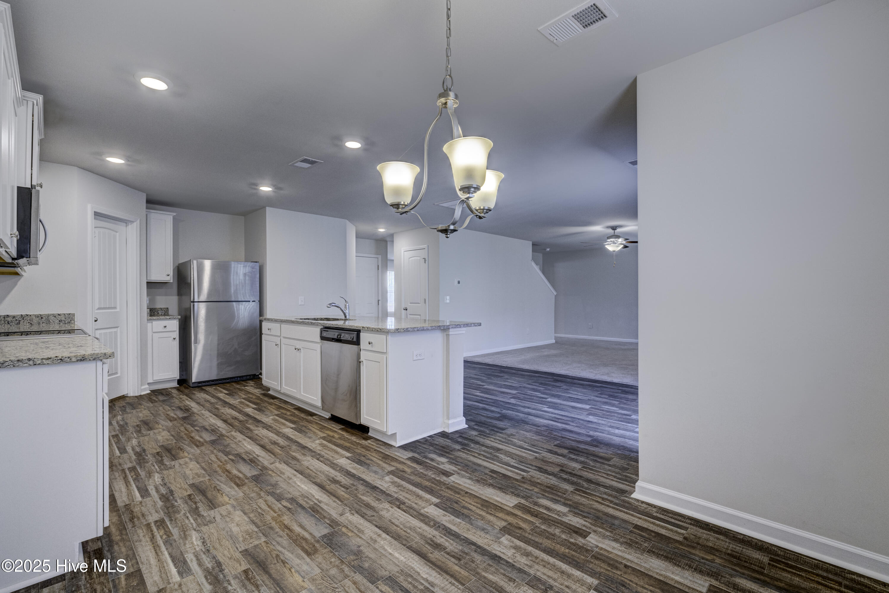 100528230 | Photo 25