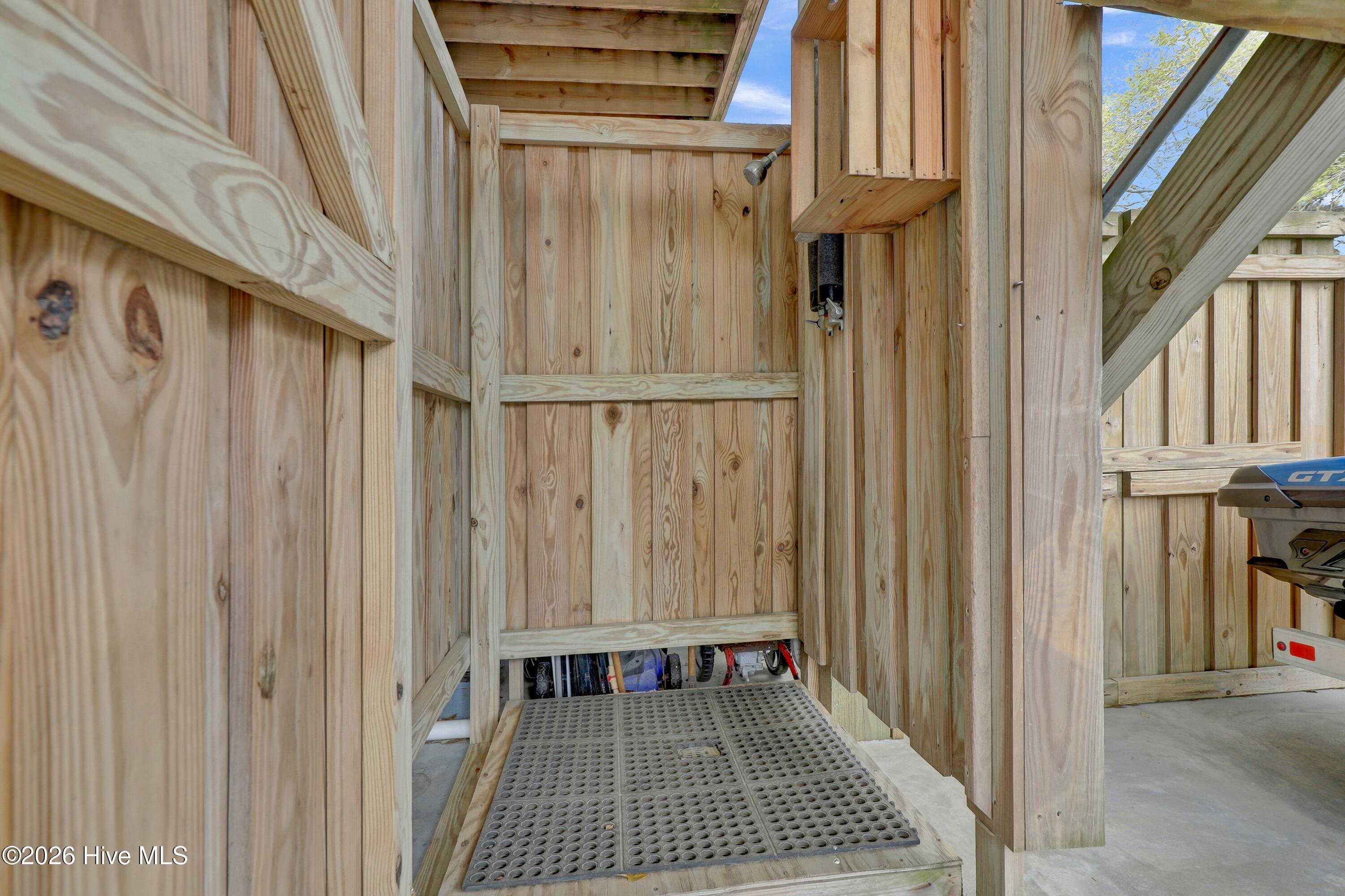 100564246 | Photo 48