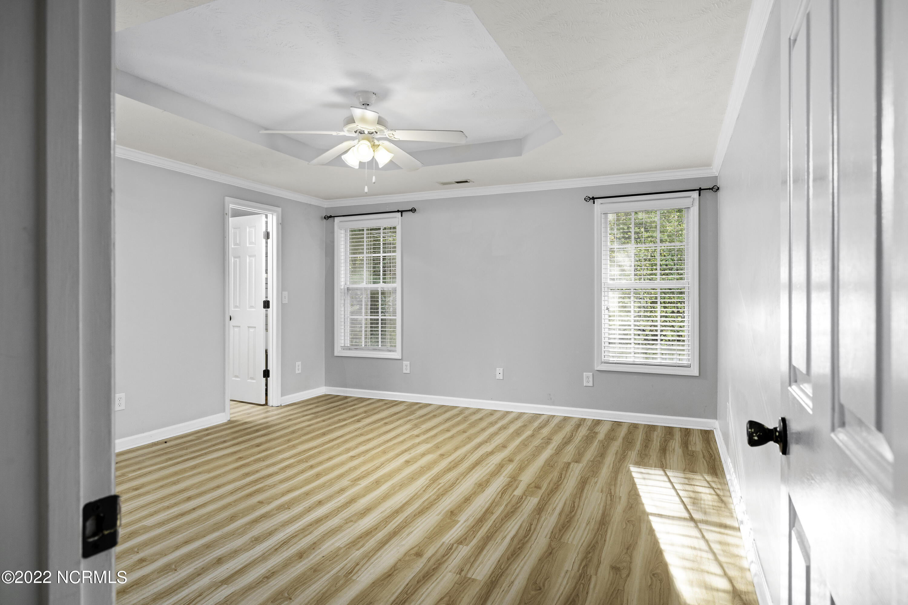 100549189 | Photo 13