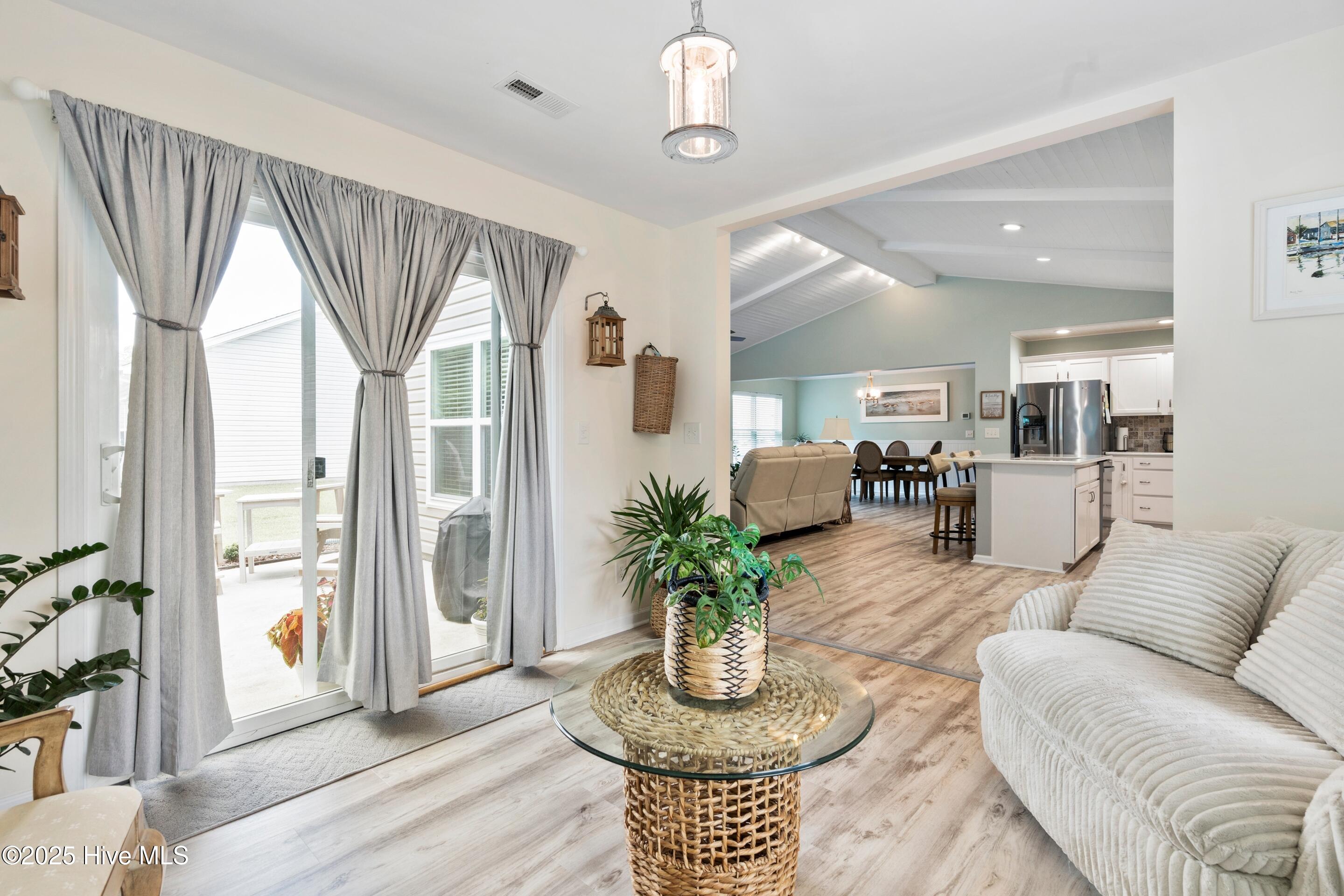 100517079 | Photo 38