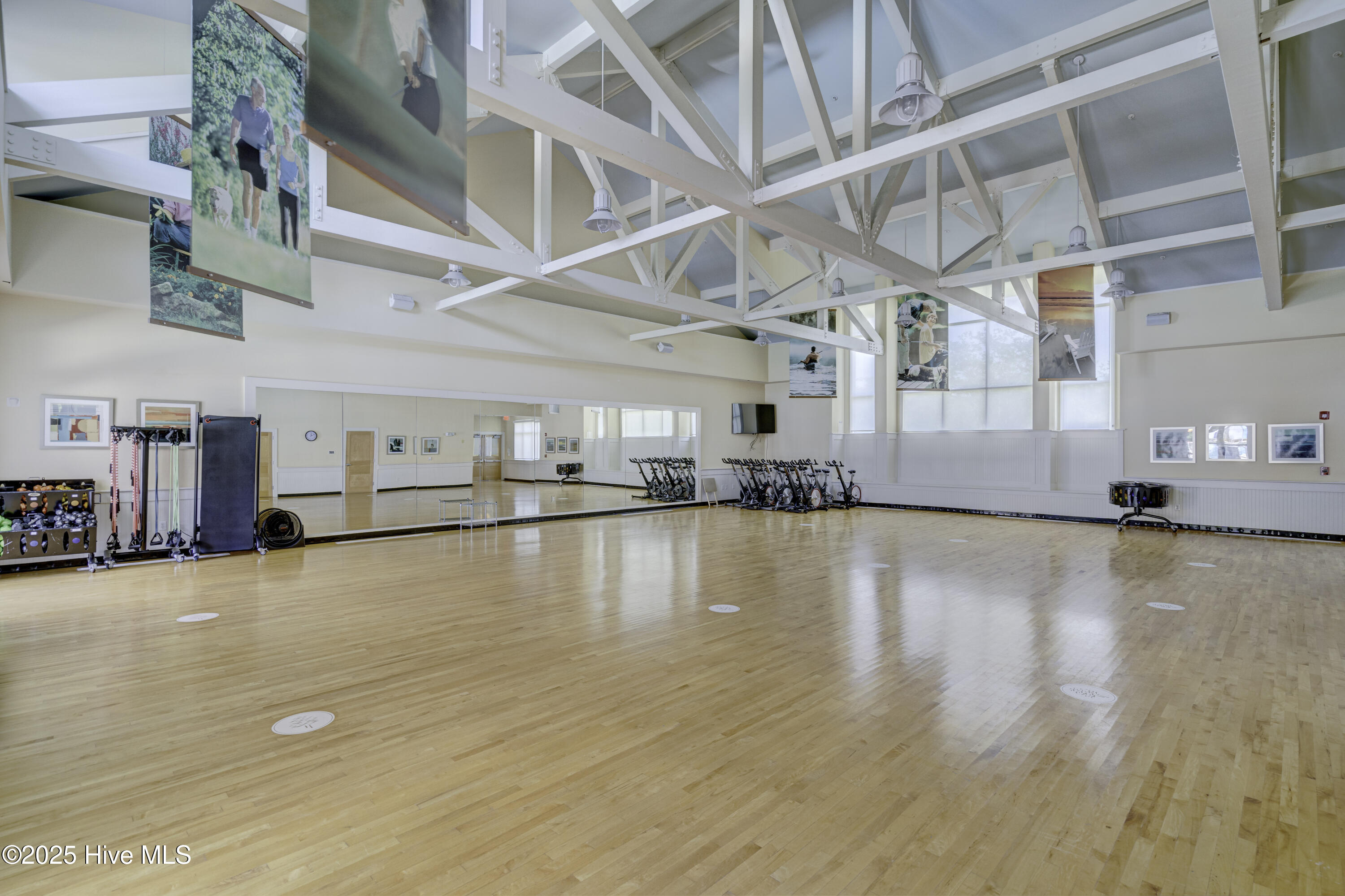 100547164 | Photo 64