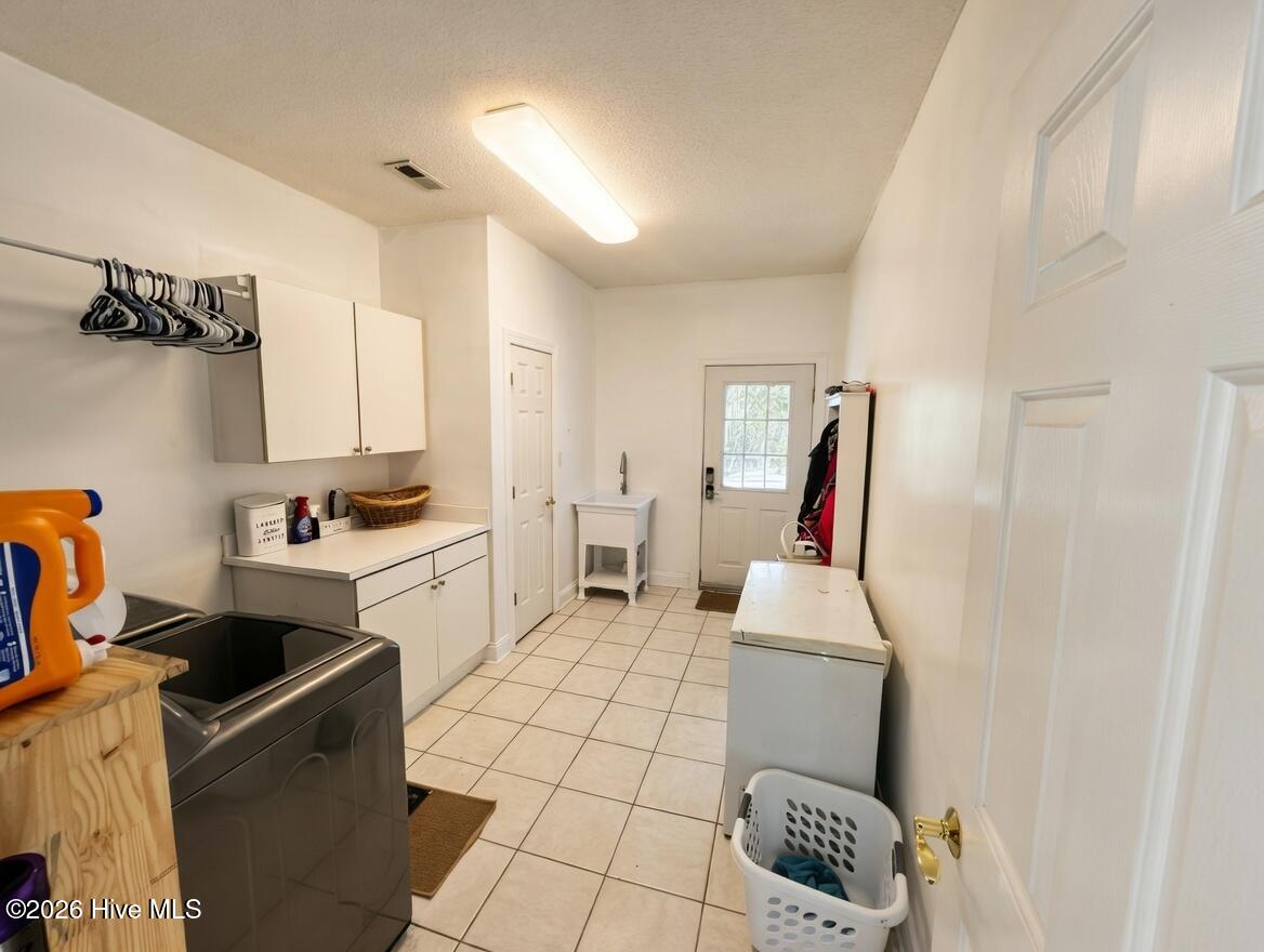 100563366 | Photo 25