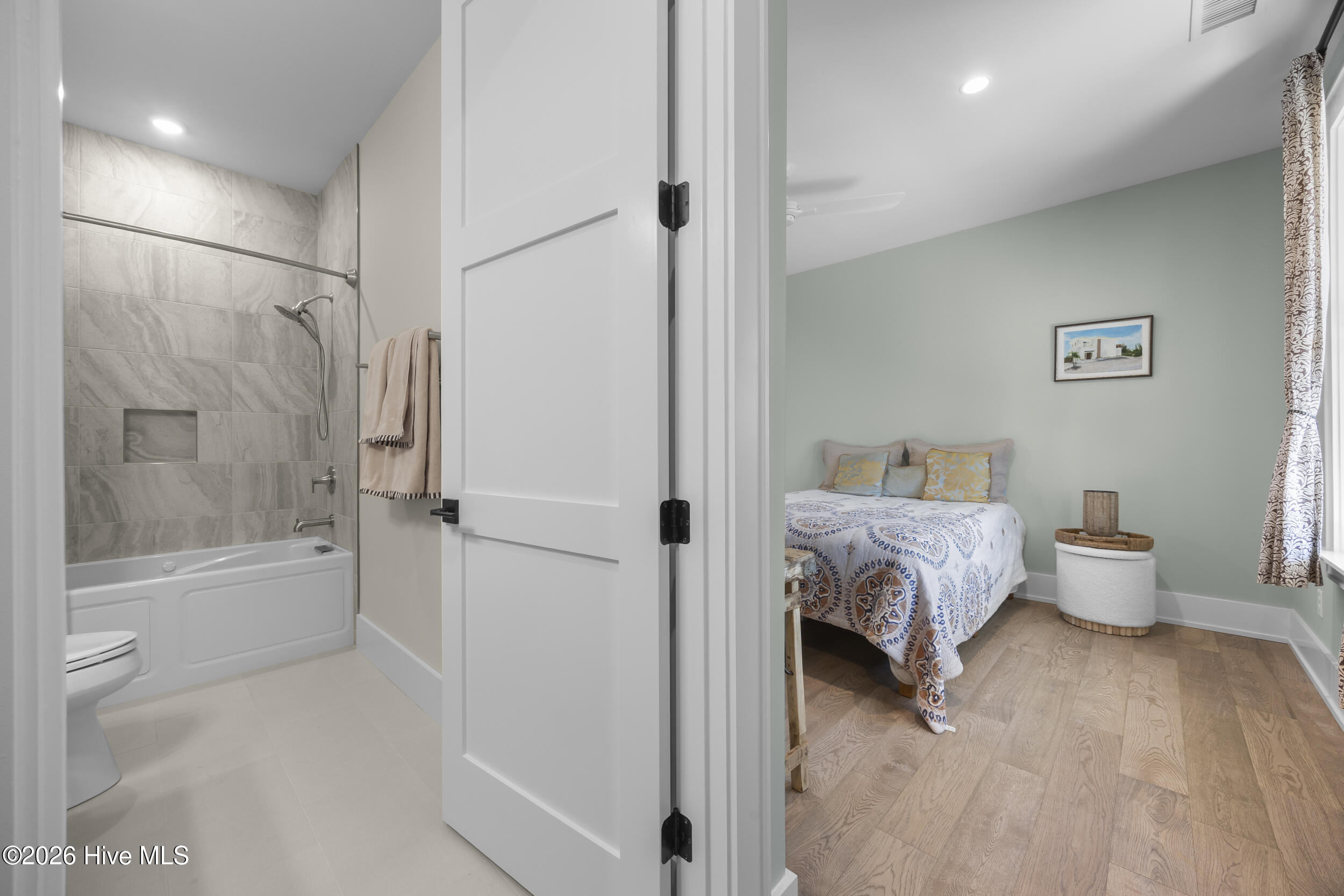 100553352 | Photo 14