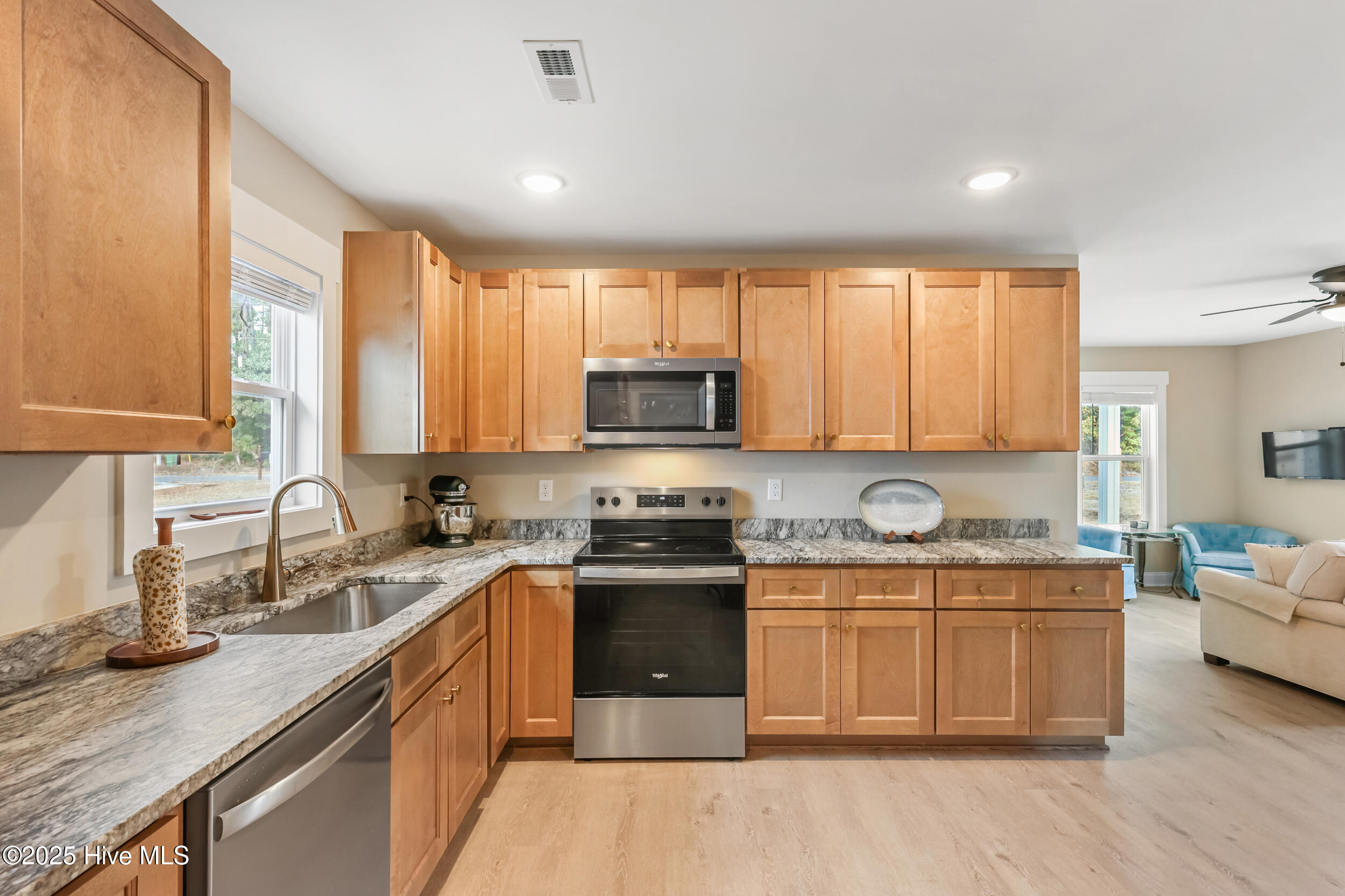 100546954 | Photo 15