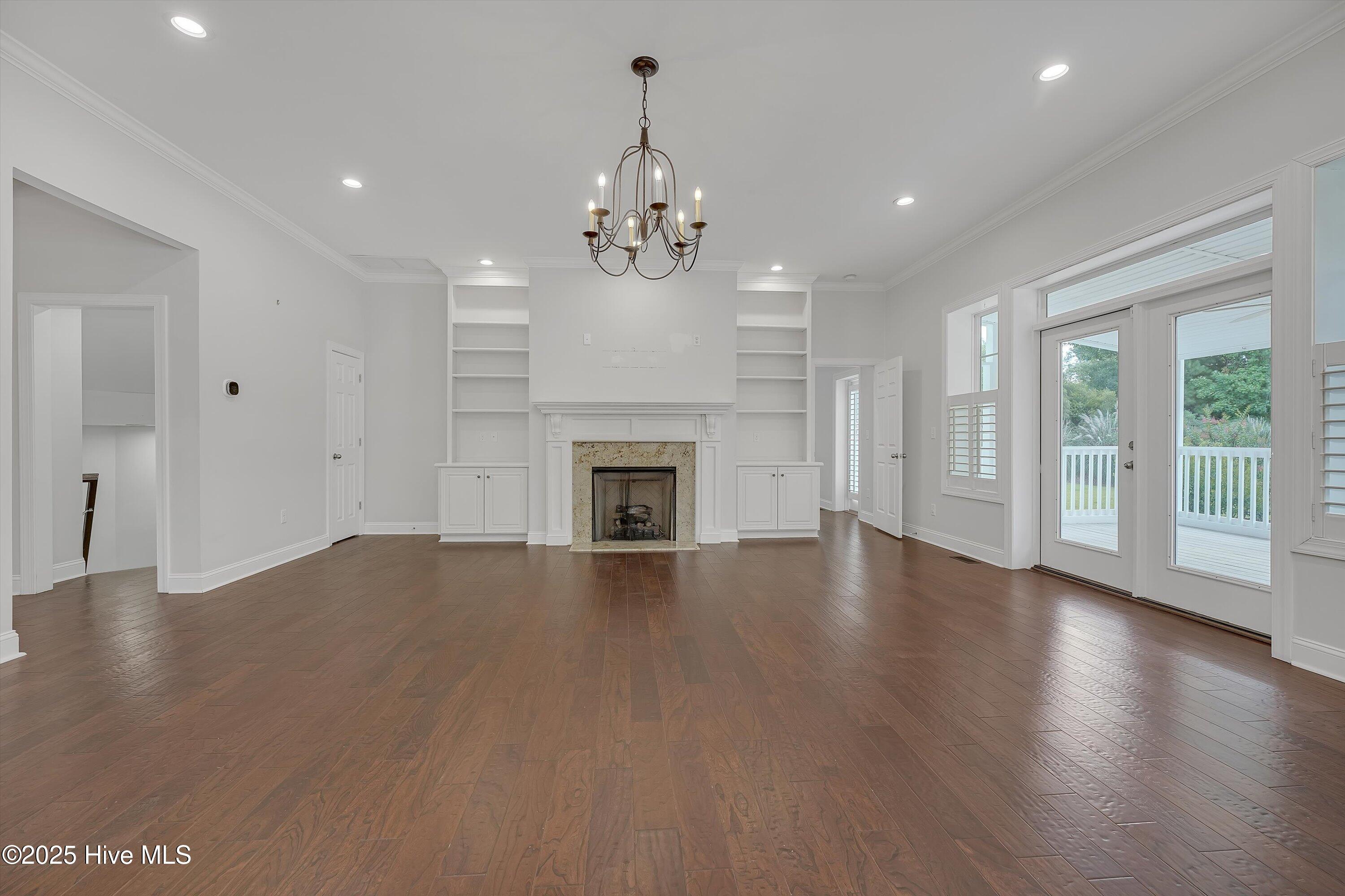 100537477 | Photo 25