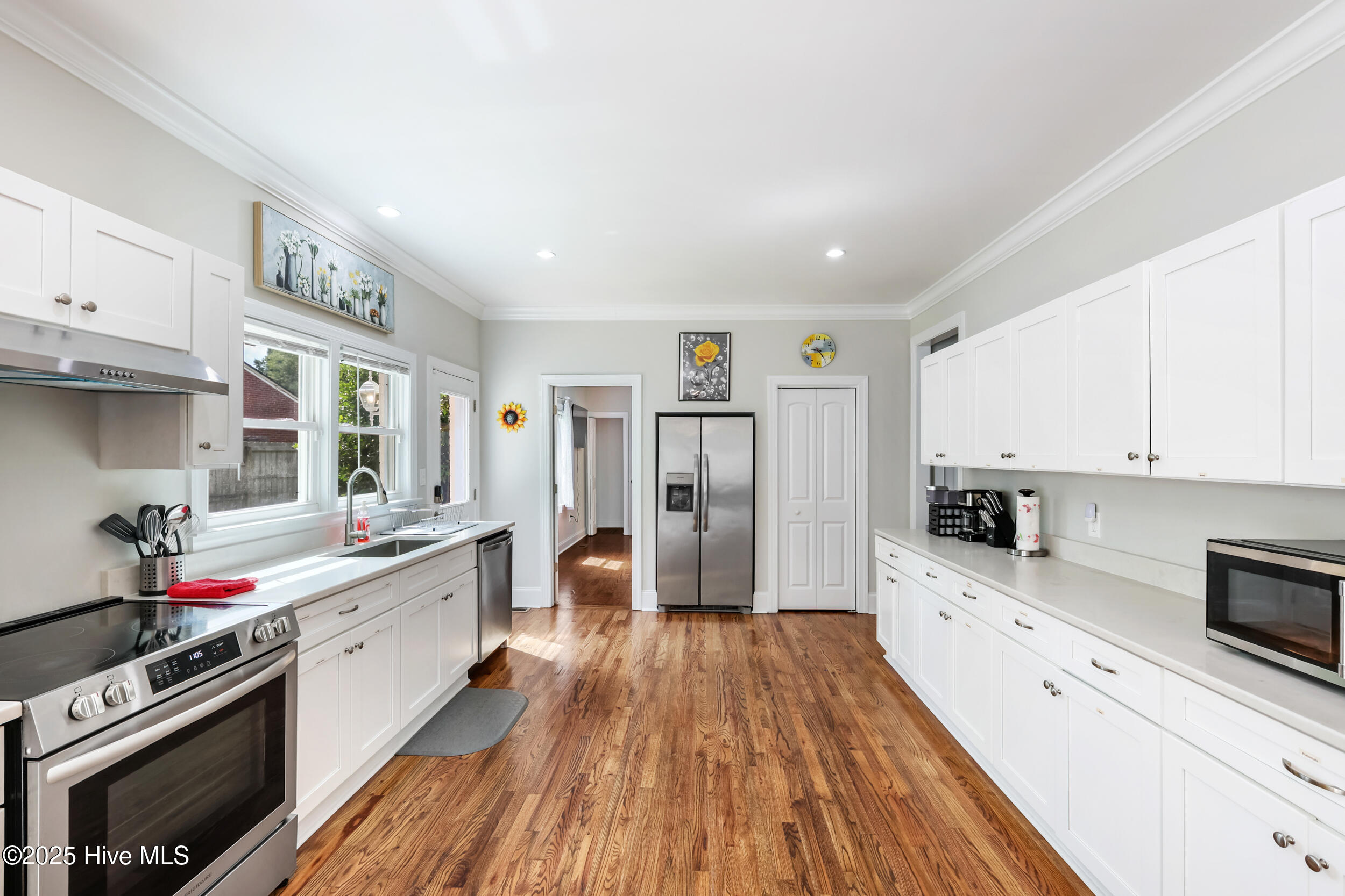 100526927 | Photo 11