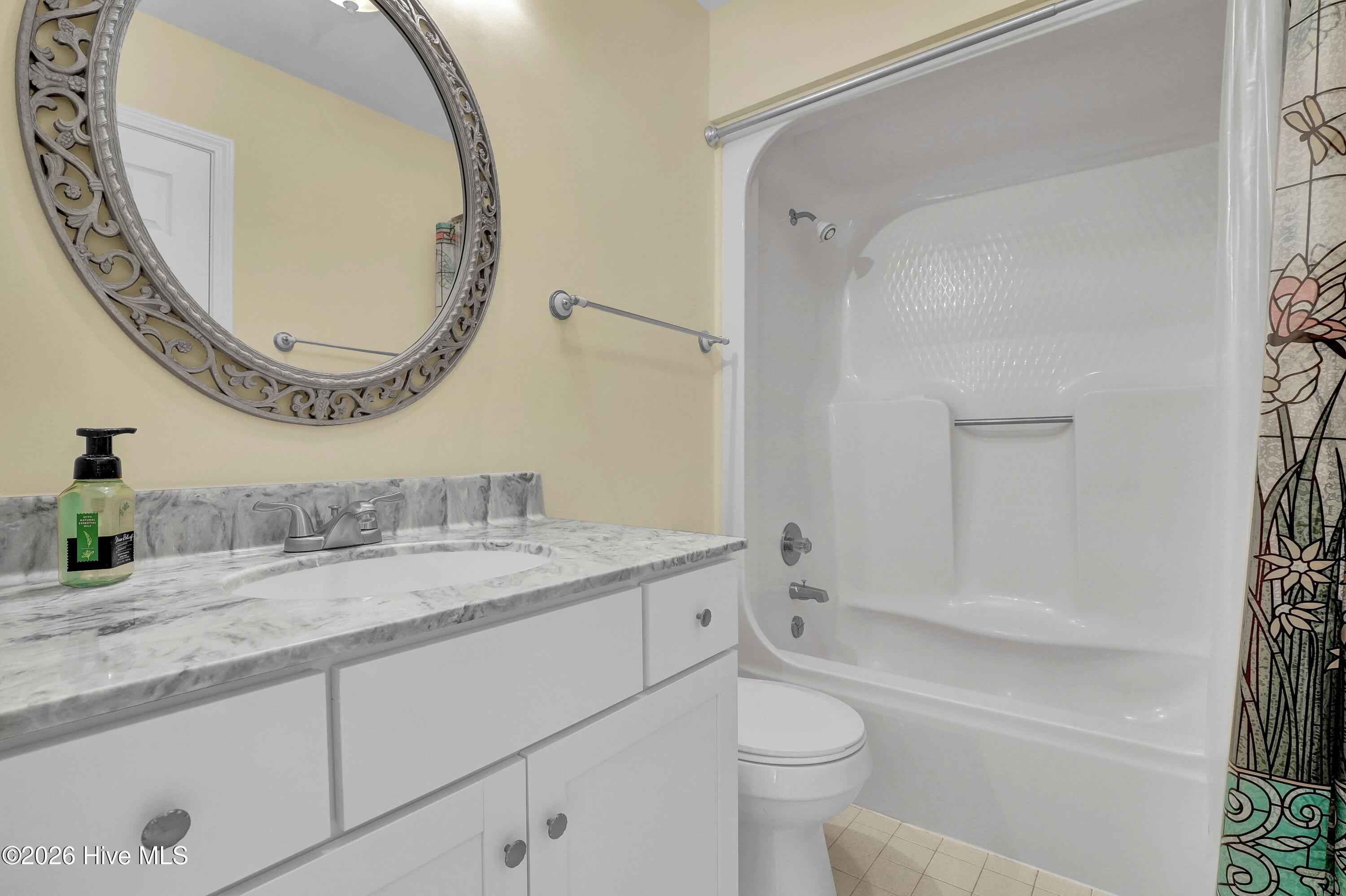 100570690 | Photo 15