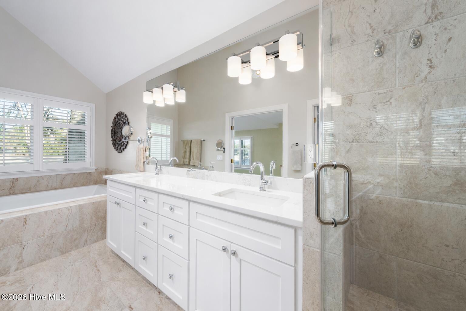 100553982 | Photo 12