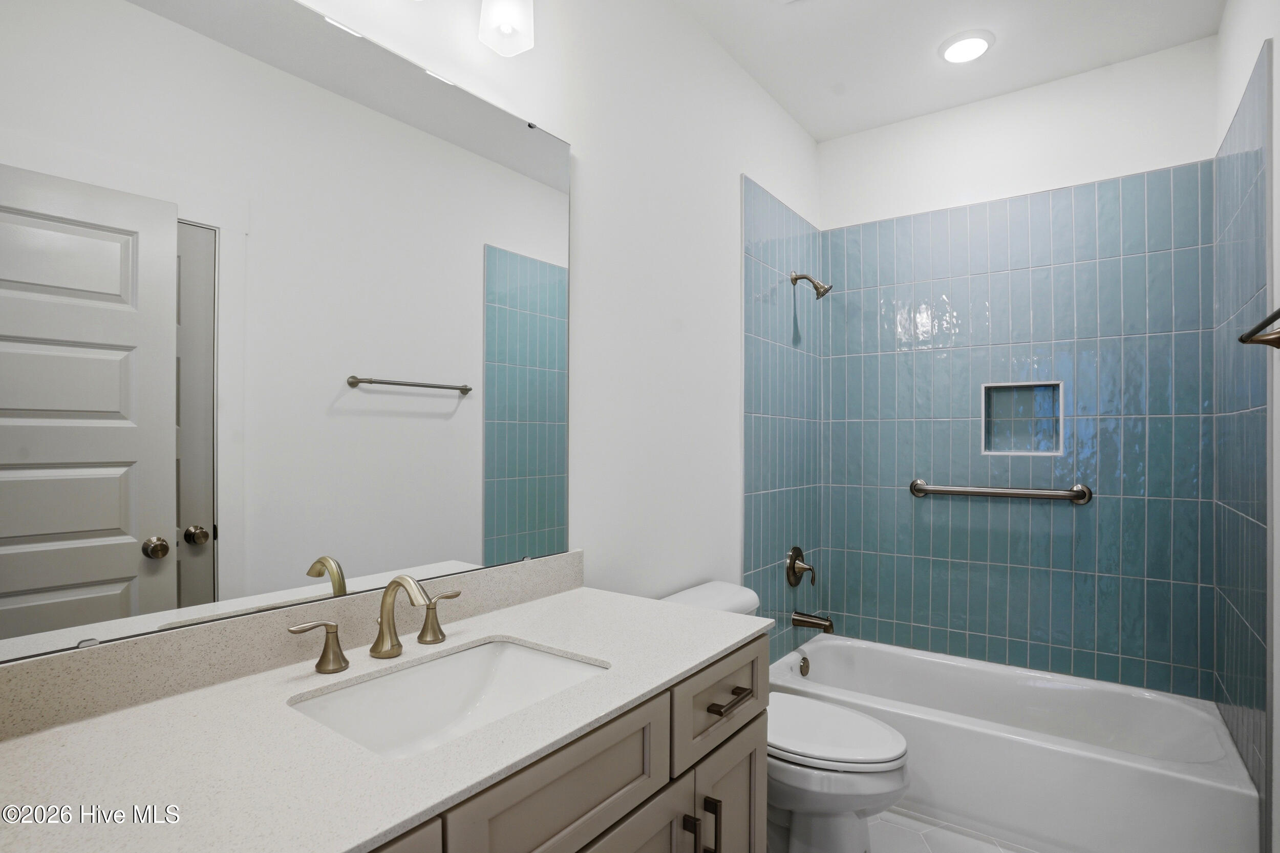 100561553 | Photo 23