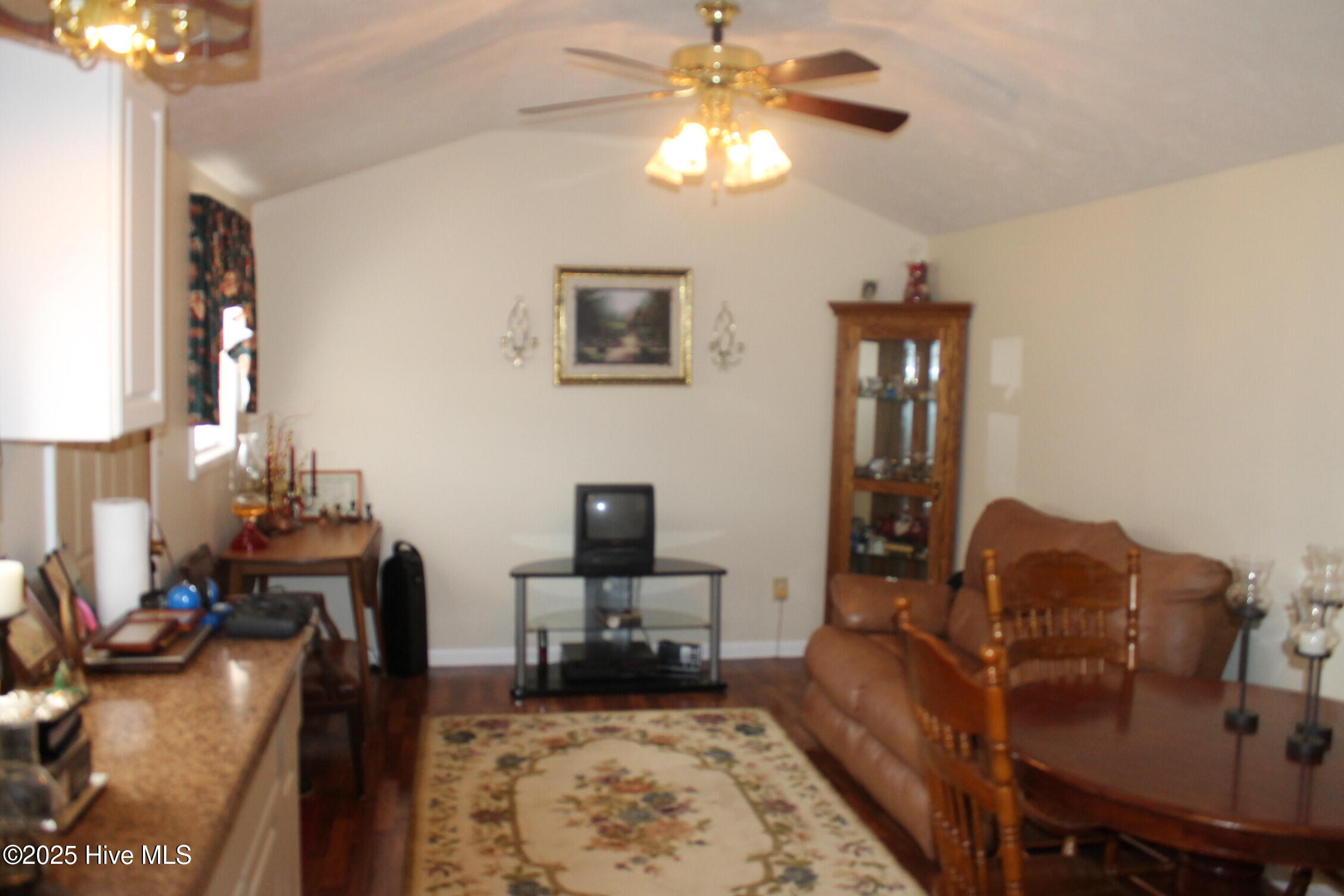 100544529 | Photo 19