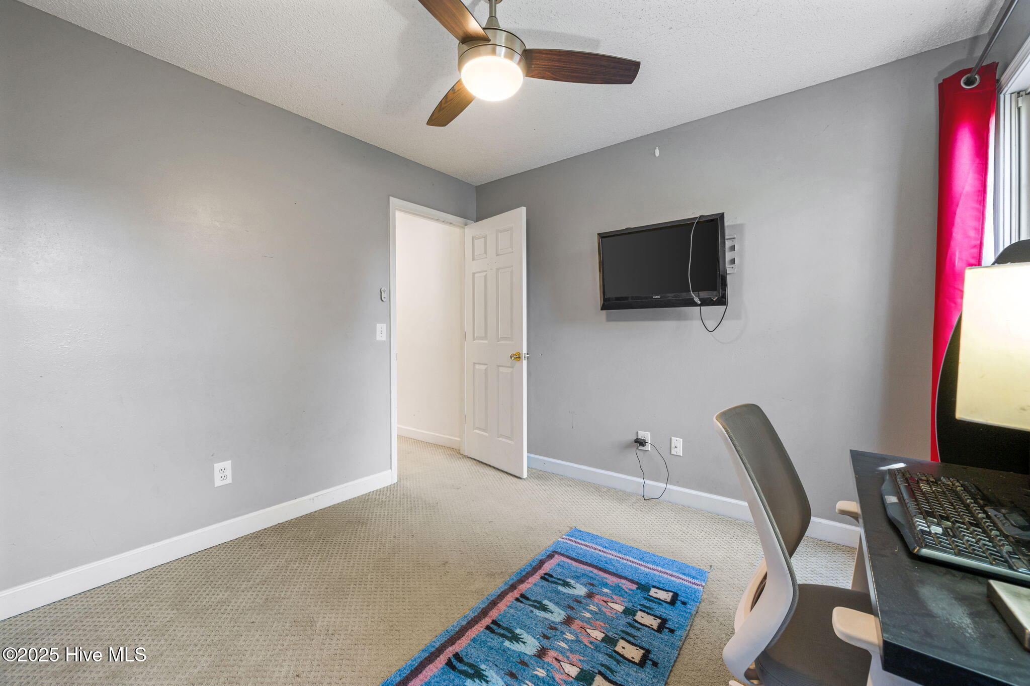 100545909 | Photo 35