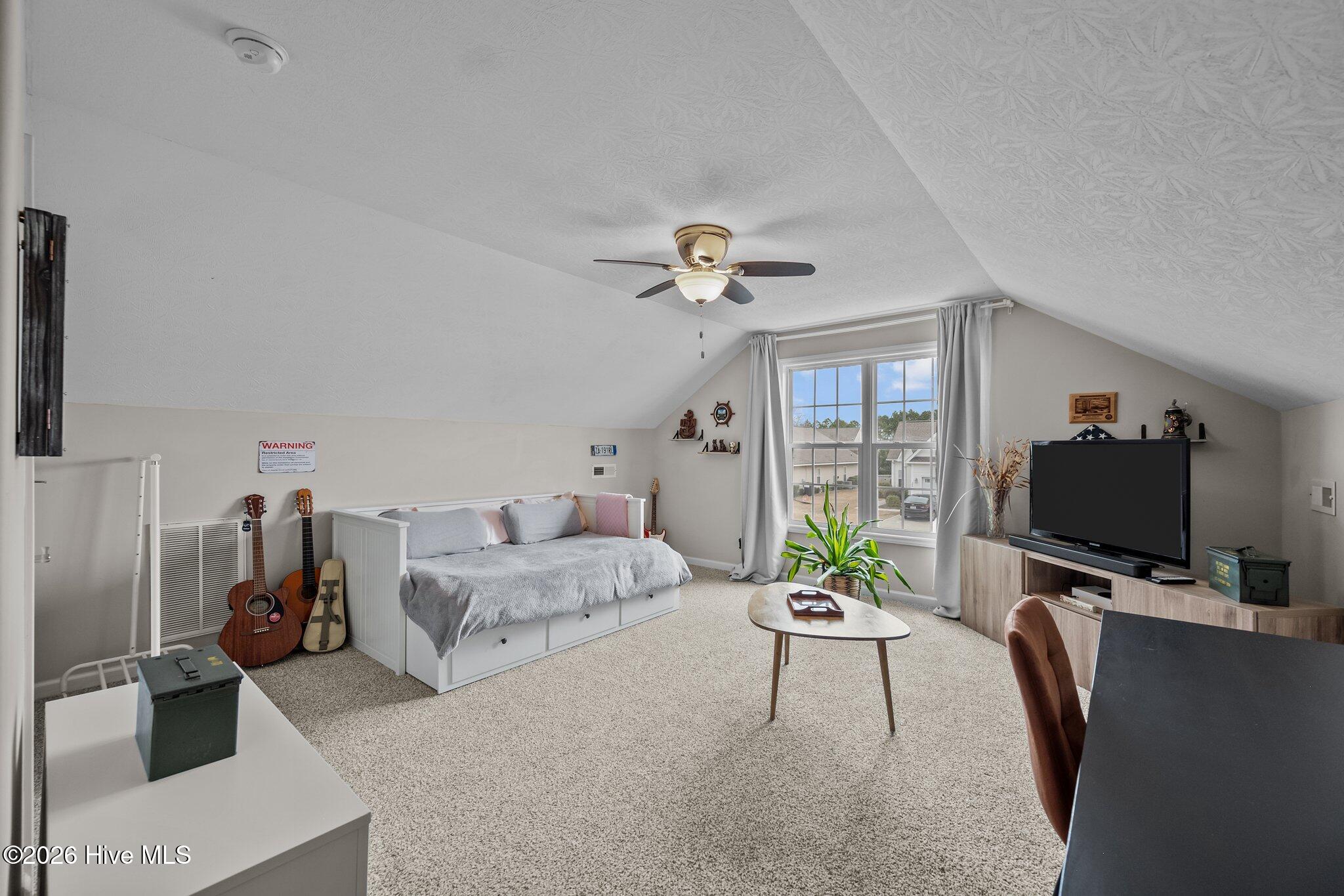 100566120 | Photo 33