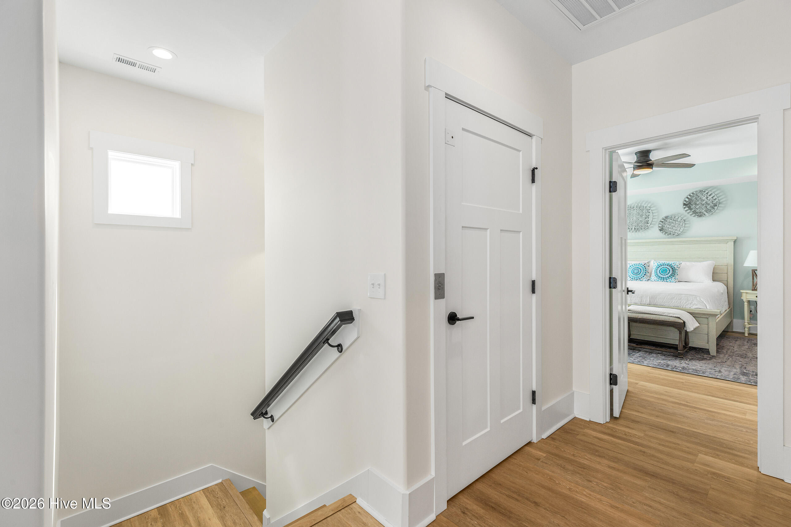 100562975 | Photo 10