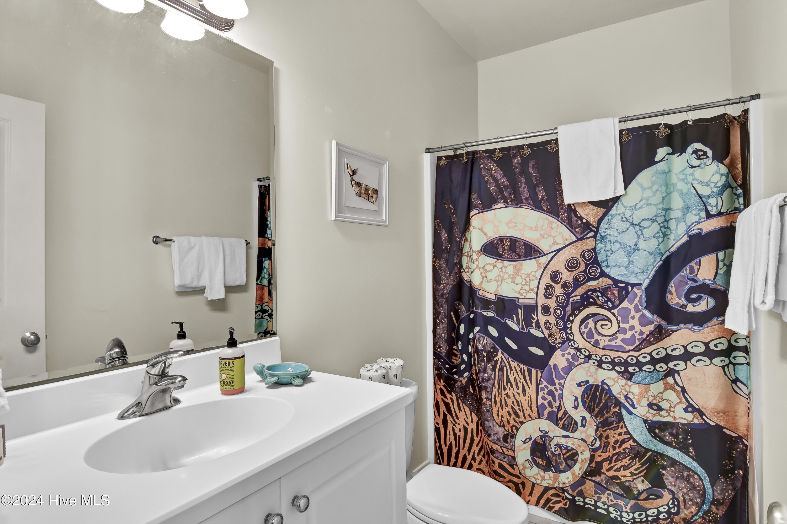 100475790 | Photo 16