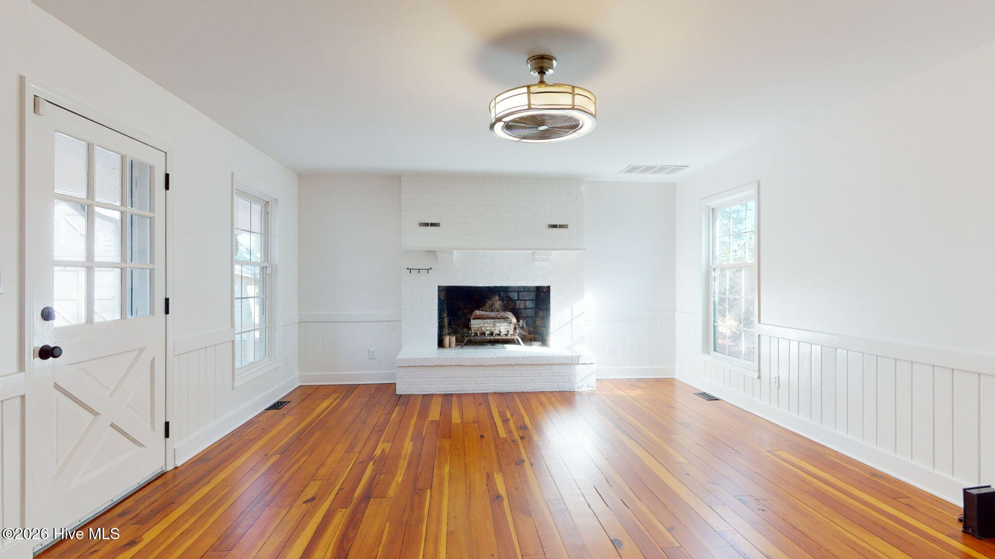 100554619 | Photo 26