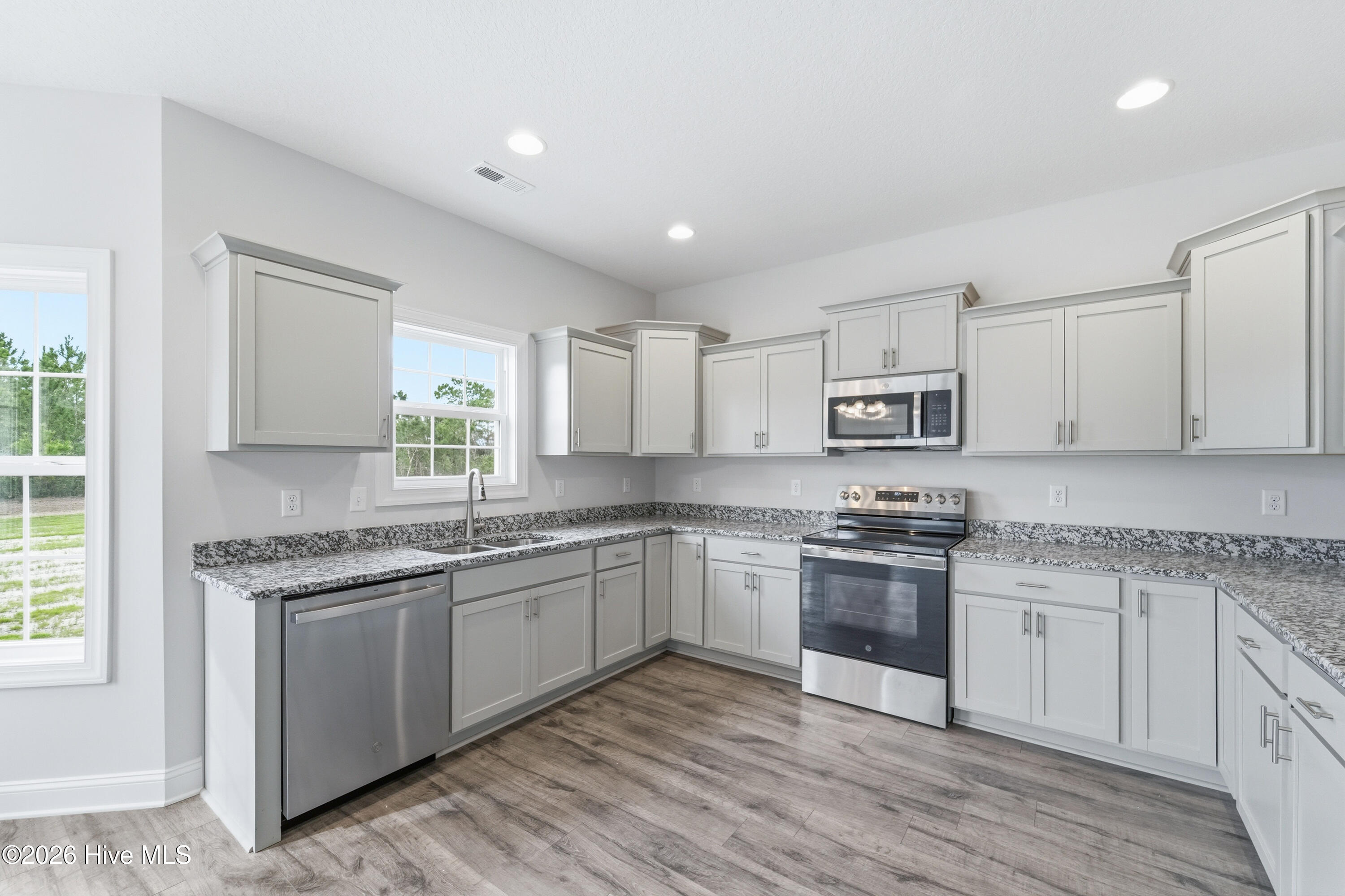 100525562 | Photo 10