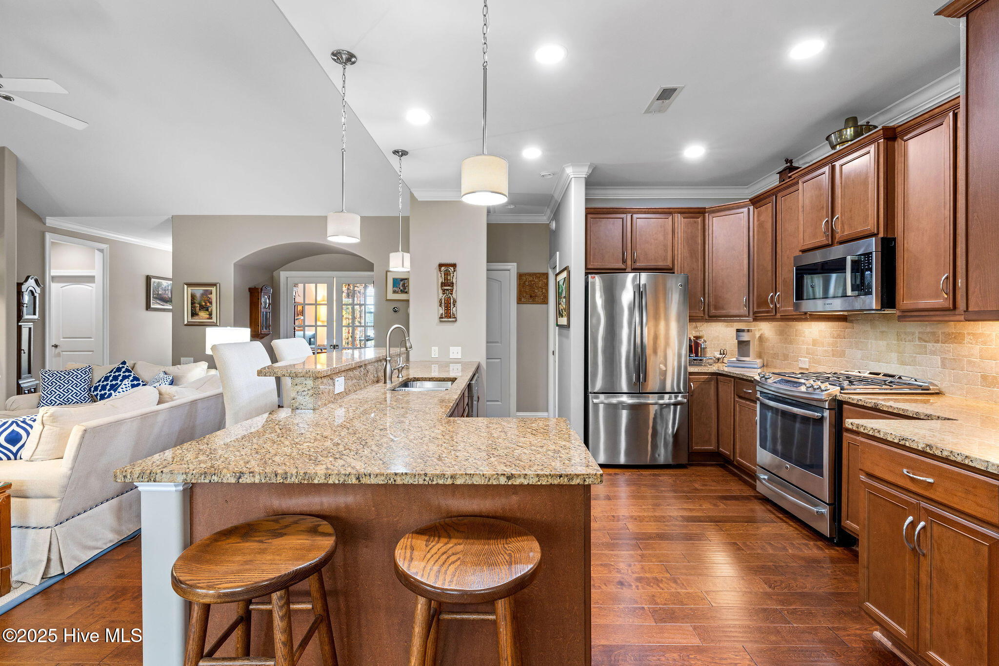 100518693 | Photo 13