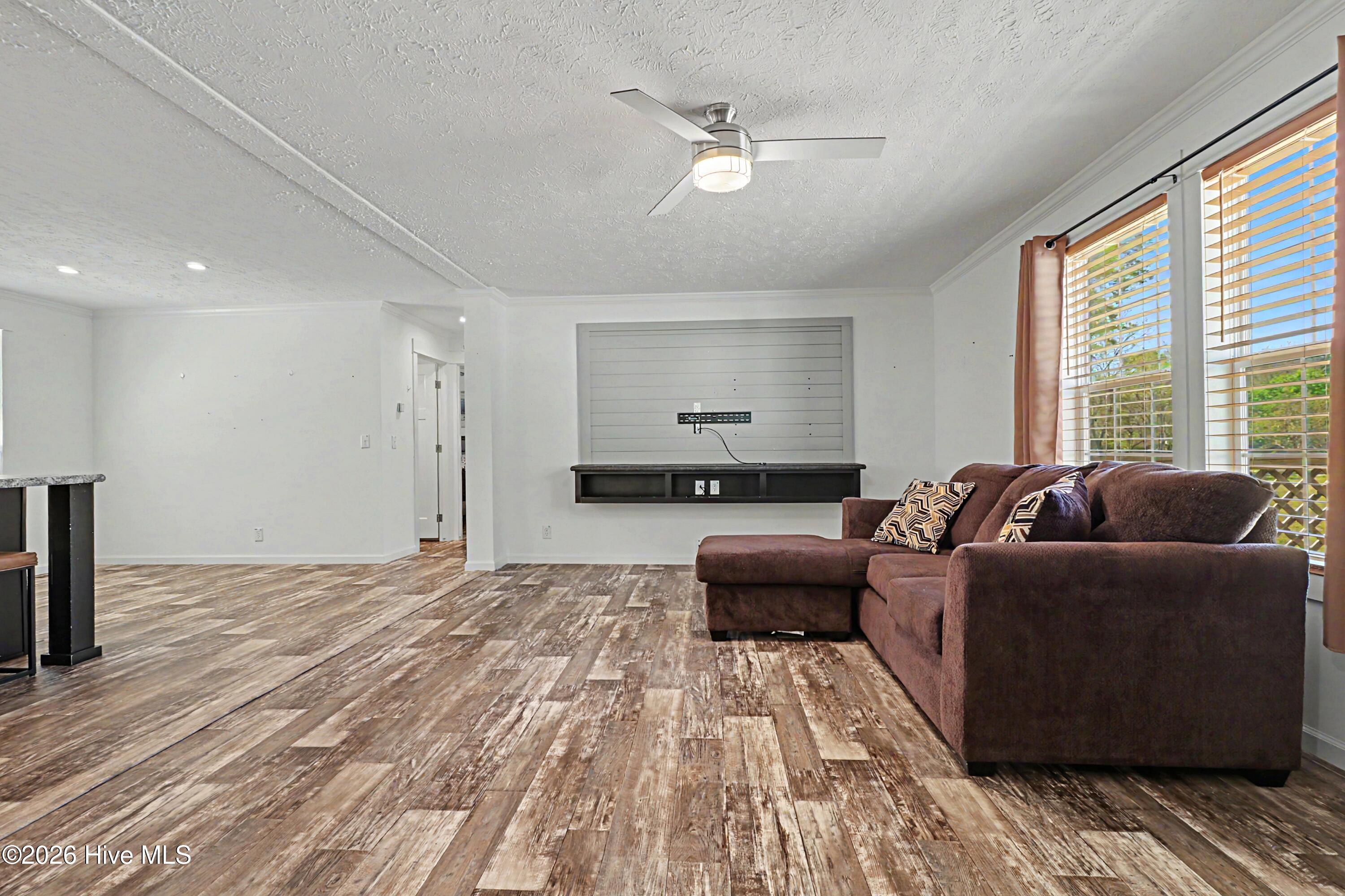 100559867 | Photo 10