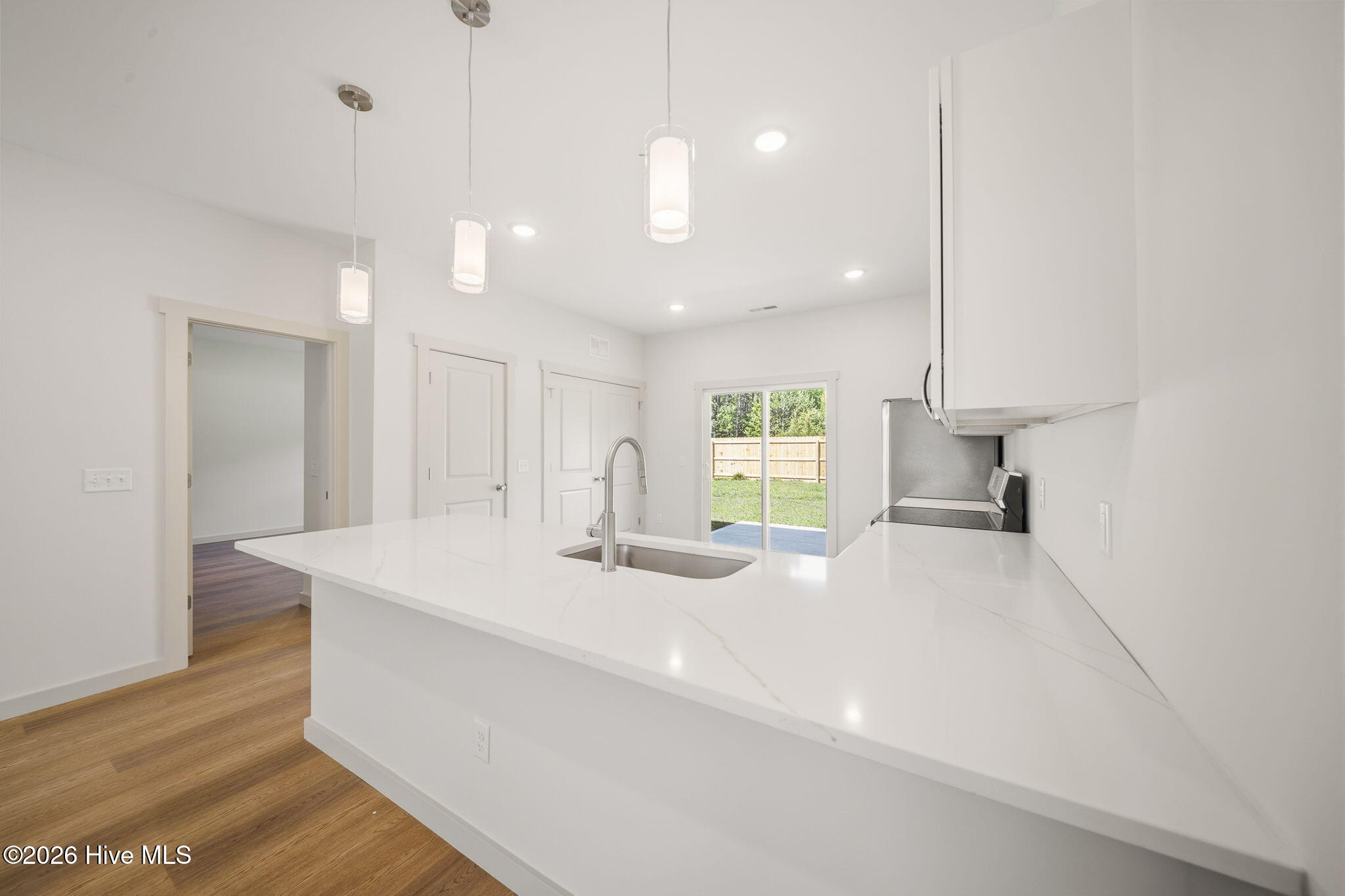 100562147 | Photo 39