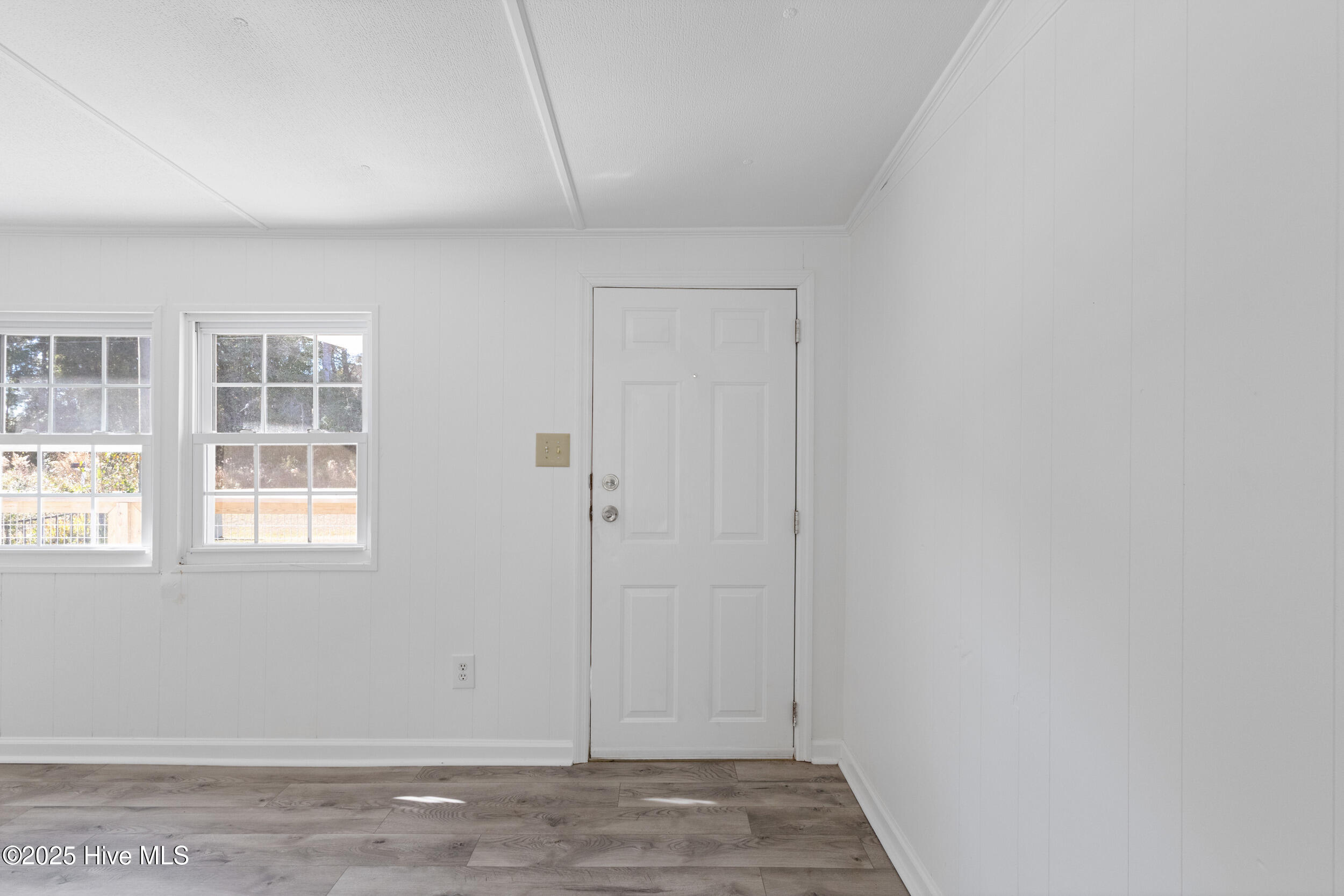 100545397 | Photo 38