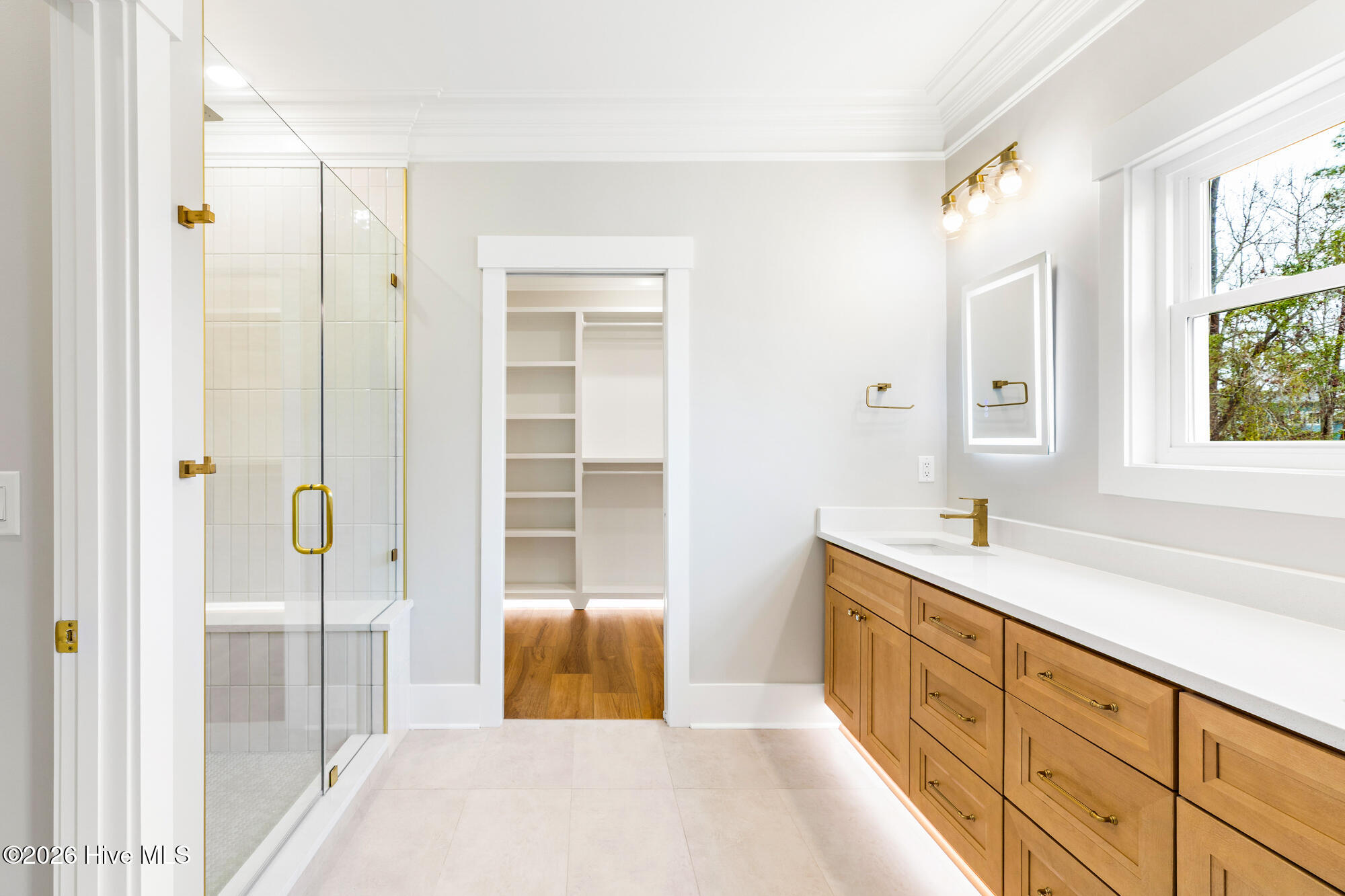 100516902 | Photo 37