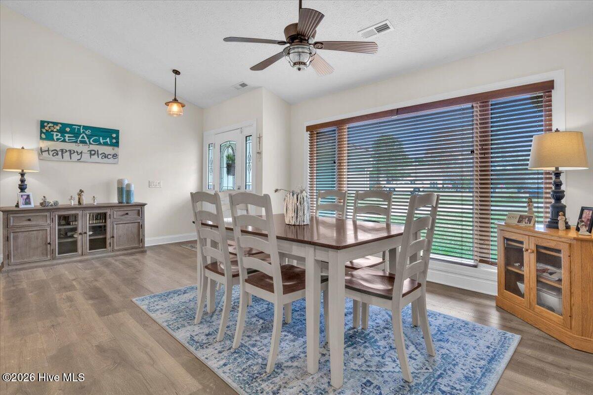 100563011 | Photo 16