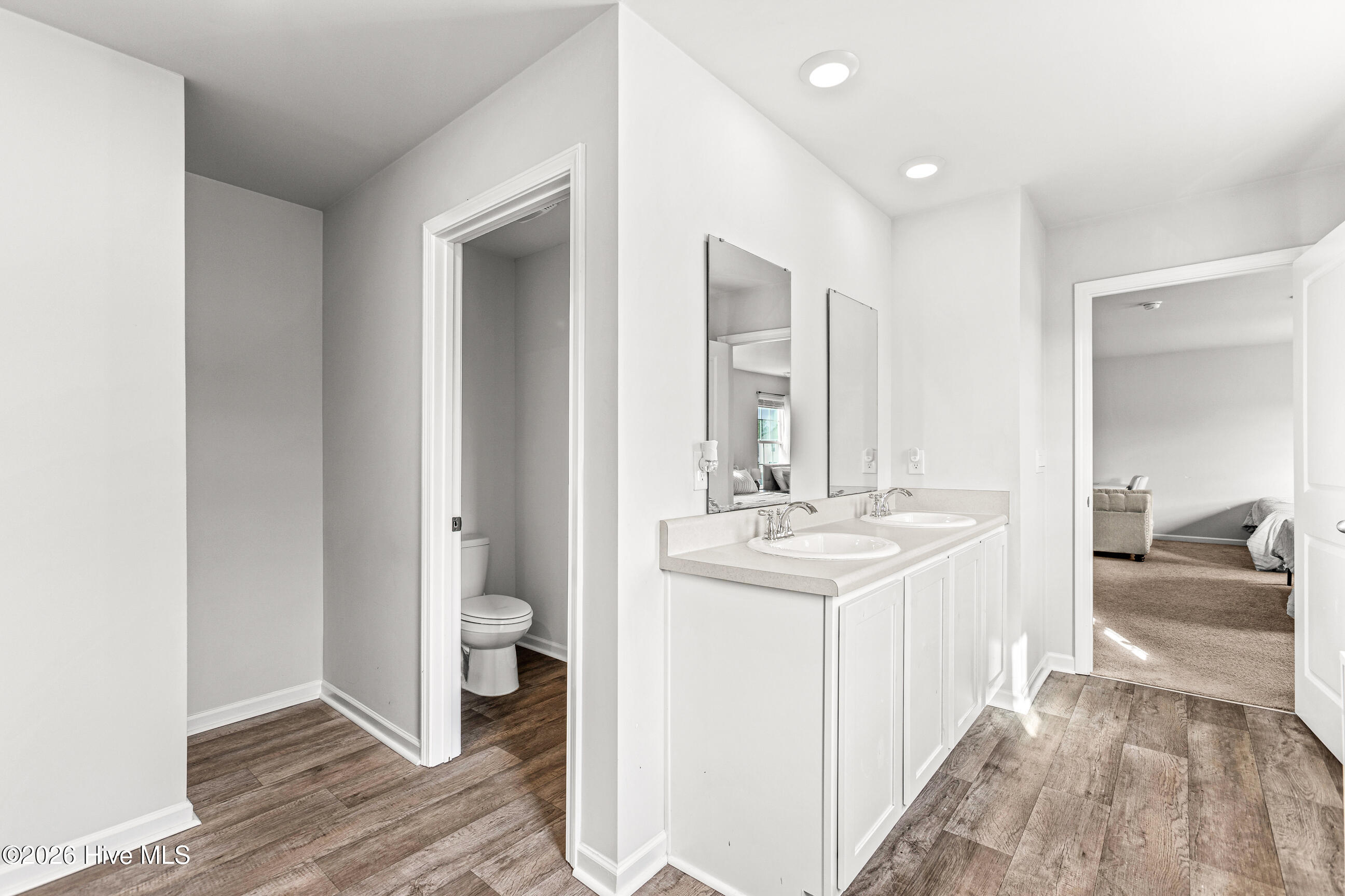 100549740 | Photo 24