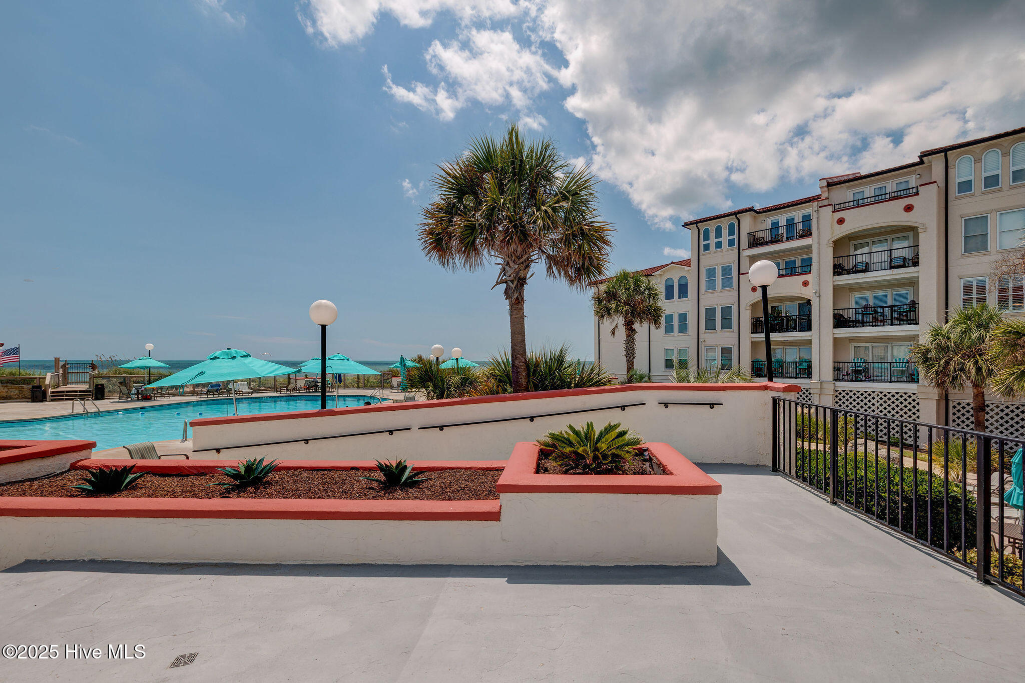 100526361 | Photo 21