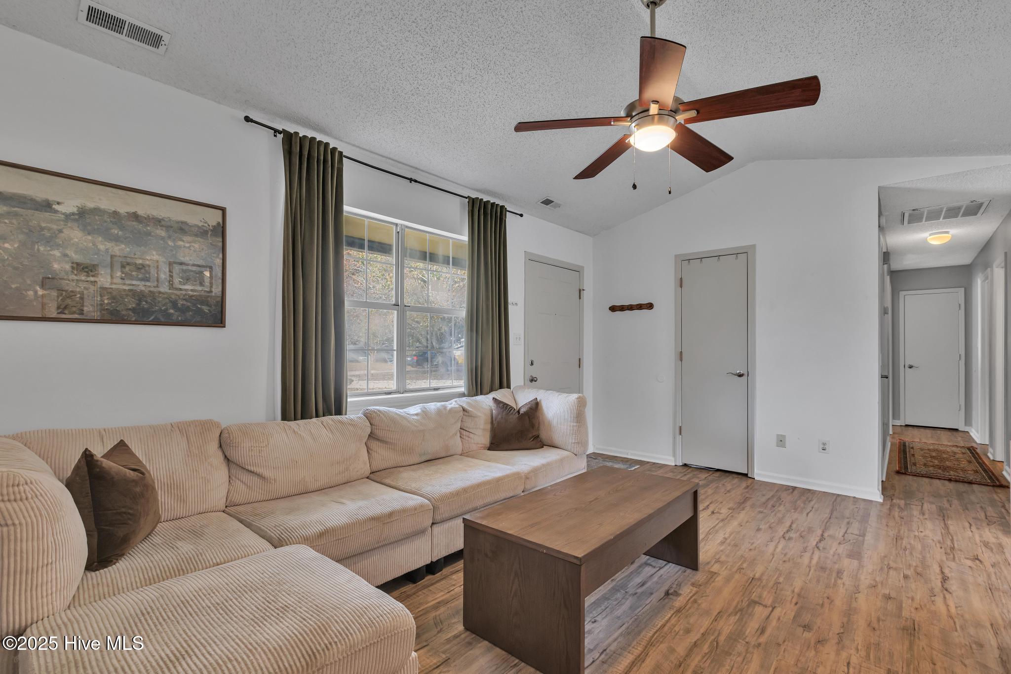 406 Singletree Court, Jacksonville, NC 28540 – photo 6: 425A4179