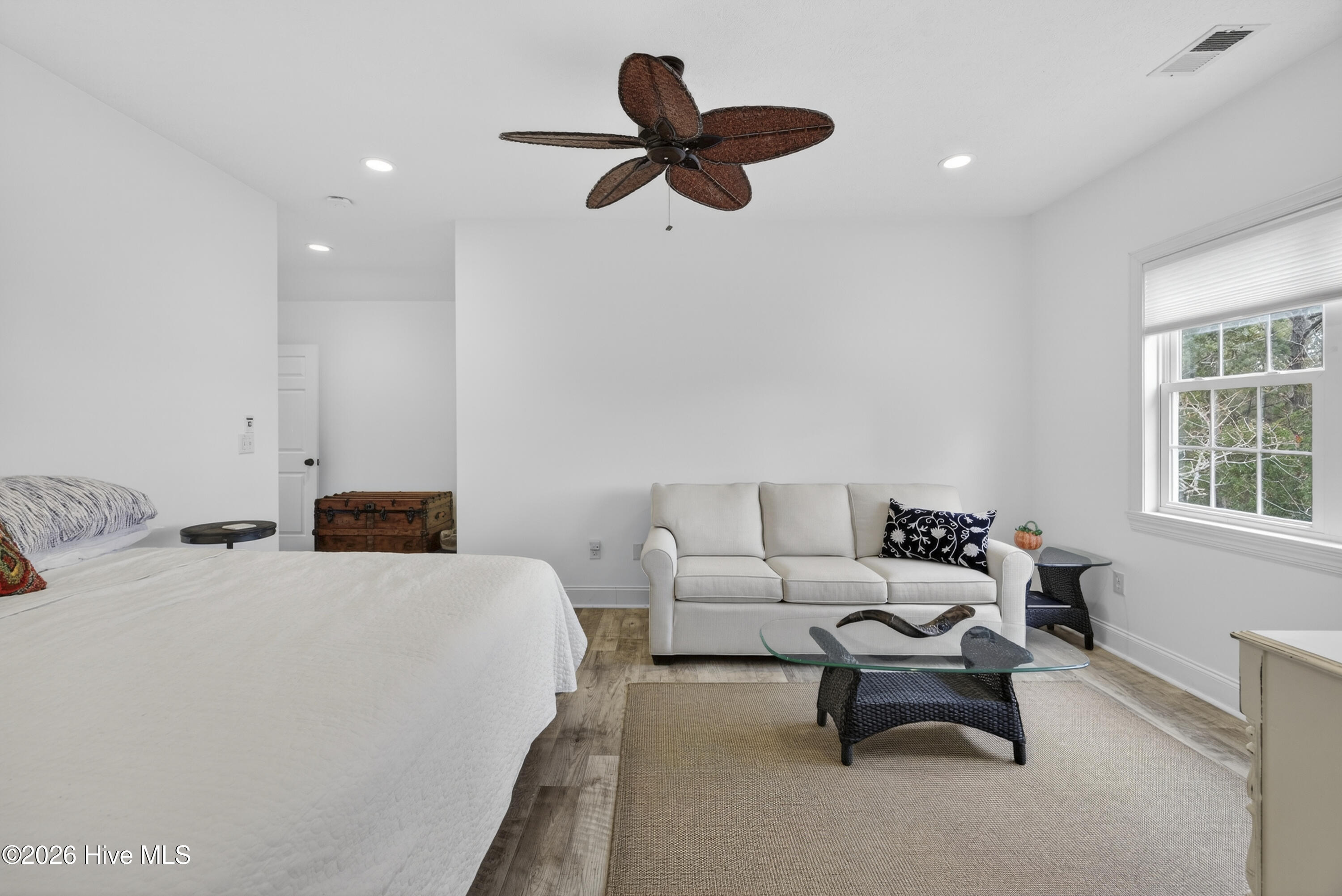 100557060 | Photo 32