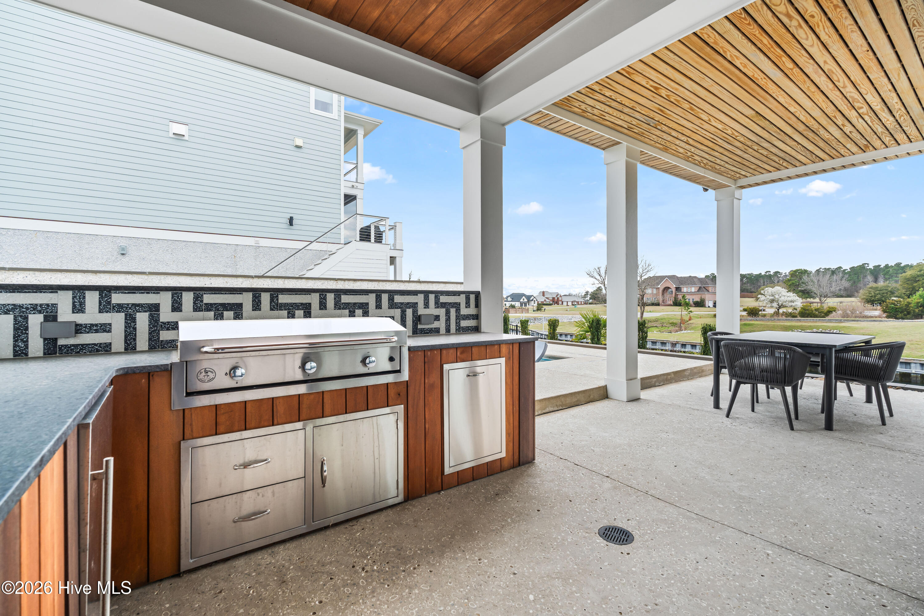 100567165 | Photo 89